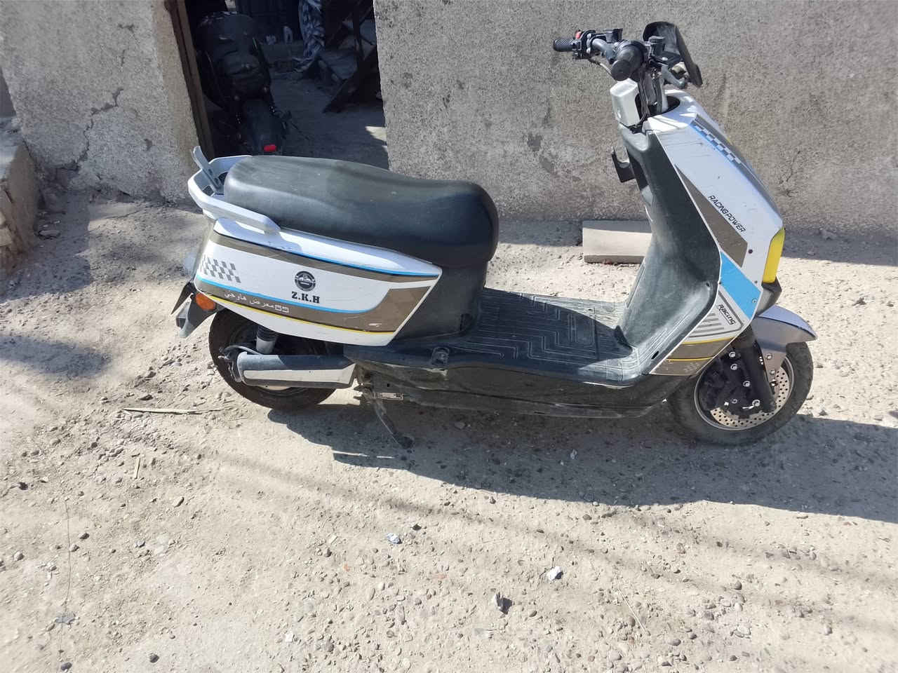دراجه شحن للبيع السعر 550 وبيه مجال بسيط
العنوان بغداد الدوره شارع الحضر قرب ماركت الريماس
للتواصل والاستفسار واتس اب ***********
