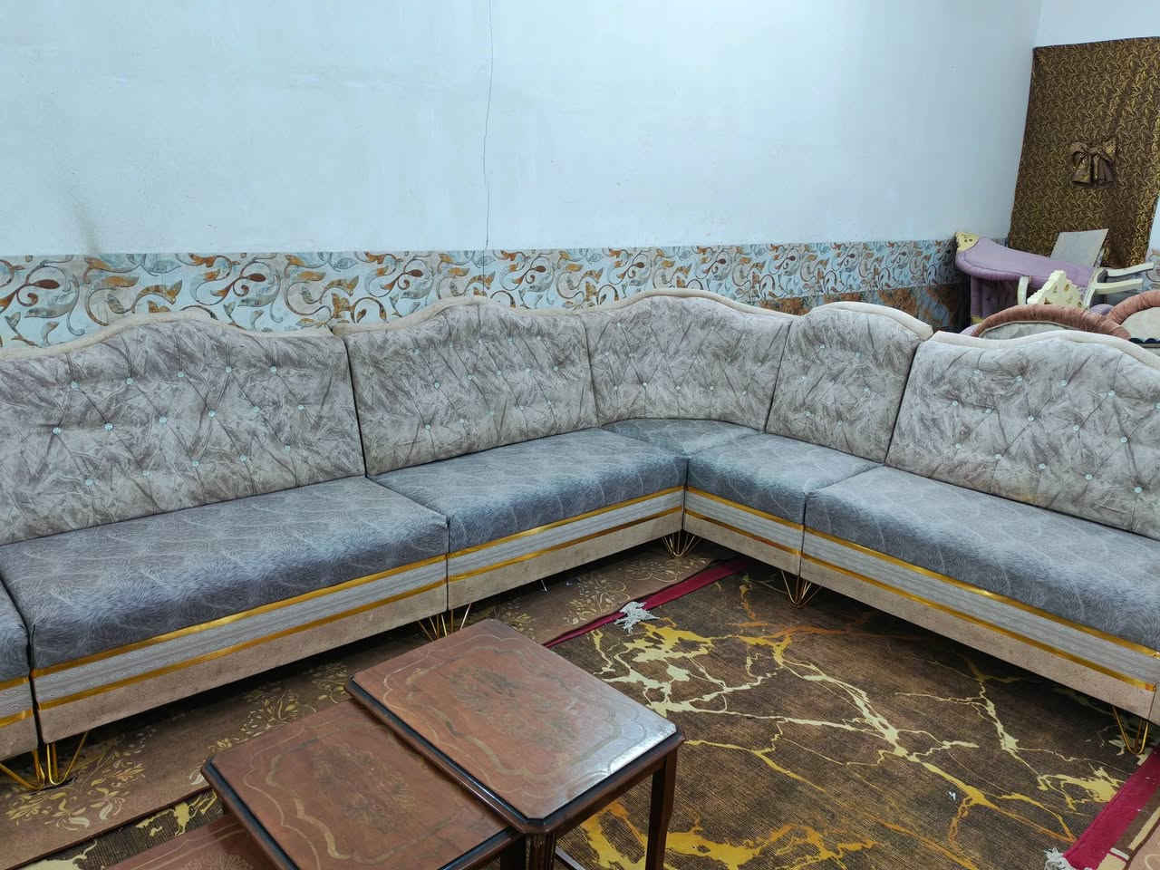 ديوان7 متر 11 مقعد تسكام ثقيل حيل نضيف مابي اي ضرر السعر 235 العنوان كربلاء بدايه الامن الداخلي يوجد توصيل داخل كربلاء ***********
