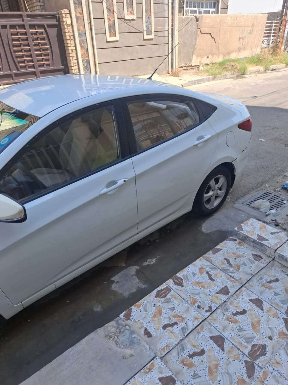 اكسنت خليجي موديل 13
محرك 1600
ماشيه 163 كيلو
مكان واحد بارد بسيط فقط
السياره بدون صبغ 
مكينه كير مكفولات
 صدر باتري تخم تاير كله جديد 
ادامة كامله مسوي لسياره مناقصه برغي 
مكاني بغداد حي الحسين 
سعره 83 وبيه مجال حك الجيه 
***********
