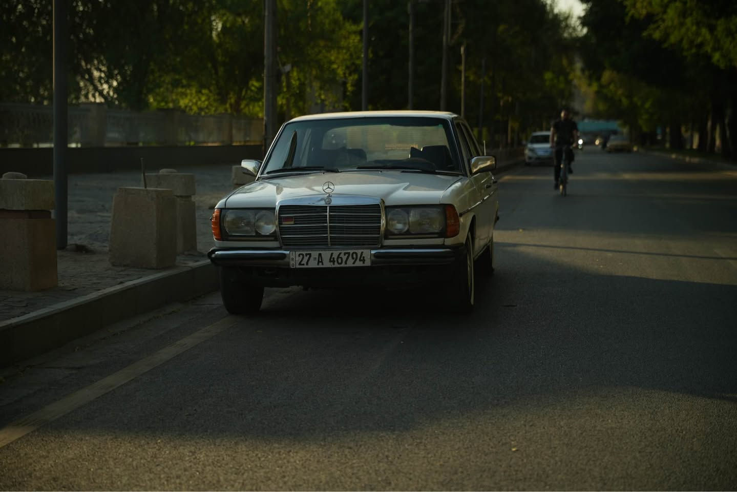 مارسدس123w ابو جحيل 
موديل 1983
محرك vvt2500 ديلكو كير ومحرك بشرط
مكاني بغداد 
تحويل مباشر صاحبها بديالى اكفلك تحويل
تبريد شغال منظومه جديدة ثلج 
مكاني بغداد
السعر 45
*********** بغداد, العراق
