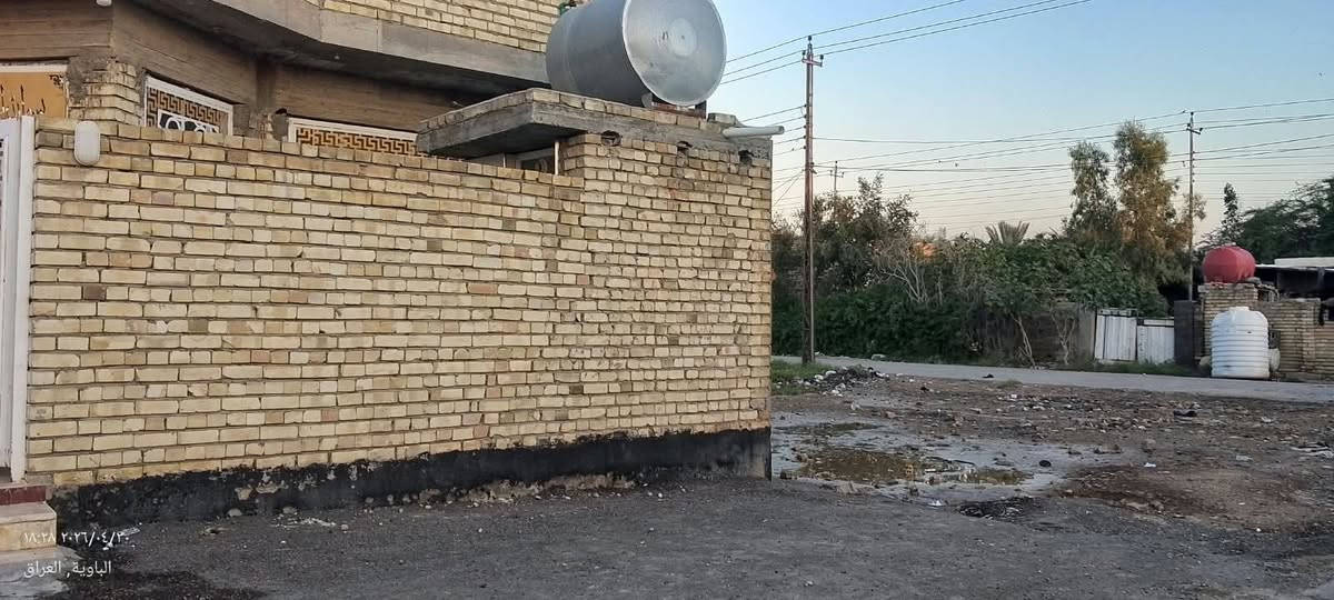 بيت ركن على شارع ١٥ و الفرعي ١٠ مساحة ٣٧٥ متر جنس العقار طابو سكني صرف باسمي طابق واحد استقبال ٧*٤.٥ هول ٤*٥ غرفة نوم ٥*٤ غرفة نوم ثانية ٤*٤ مطبخ ٤*٦  حمام ٣*١٧٥ تواليت شرقي و غربي و تواليت خارجي و حمام مخزن خارج البيت ٣*٤ كهرباء خطين كيبلات ٣ فيز نظامي تأسيس بواري خطين خفيف و ثقيل تأسيس ماء بواري بلاستيك مسلح و ماطور ماء بوستر ٣ خزانات مال على البيتونة و الرابع على التواليت و الحمام الخارجي ١٥٠٠ لتر نظام كاميرات المراقبة منصوب و تأسيس بواري دفن إنارة البيت سبورتلايتات و مصابيح حديثة الارضية موزائيك كاشي عراقي راقي و سيراميك البيت متر و عشرين تاريخ البناء ٢٠٢٠ بناء طابوگ جمهوري علما بان المنطقة مخدومة ماء و كهرباء و مجاري امطار و رابط مجاري صرف صحي ( الثقيل ) و تبليط العنوان بغداد سريع السياحي منطقة الشاعورة ام جدر حديقته ١٥٠  البيت  مطلوب اسكان ١٥ مليون القسط الشهري ١٧٤ الف بالشهر تنزل من السعر الكلي ***********

نص مكتوب في الصور:
- دار للبيع
- المساحة (٣٧٥) متر
- النزال ٢٥ الواجهة ١٥
- ***********
- ١٨:٢٨ ٢٠٢٦/٠٤/٣٠
- البادية, العراق
- الباوية, العراق
- ١٨:٣٨ ٢٠٢٦/٠٤/٣٠
- ١٨:٣٧ ٢٠٢٦/٠٤/٣٠
- ١٨:٣٧ ٢٠٢٦/٠٤/٢٠ الباوية, العراق