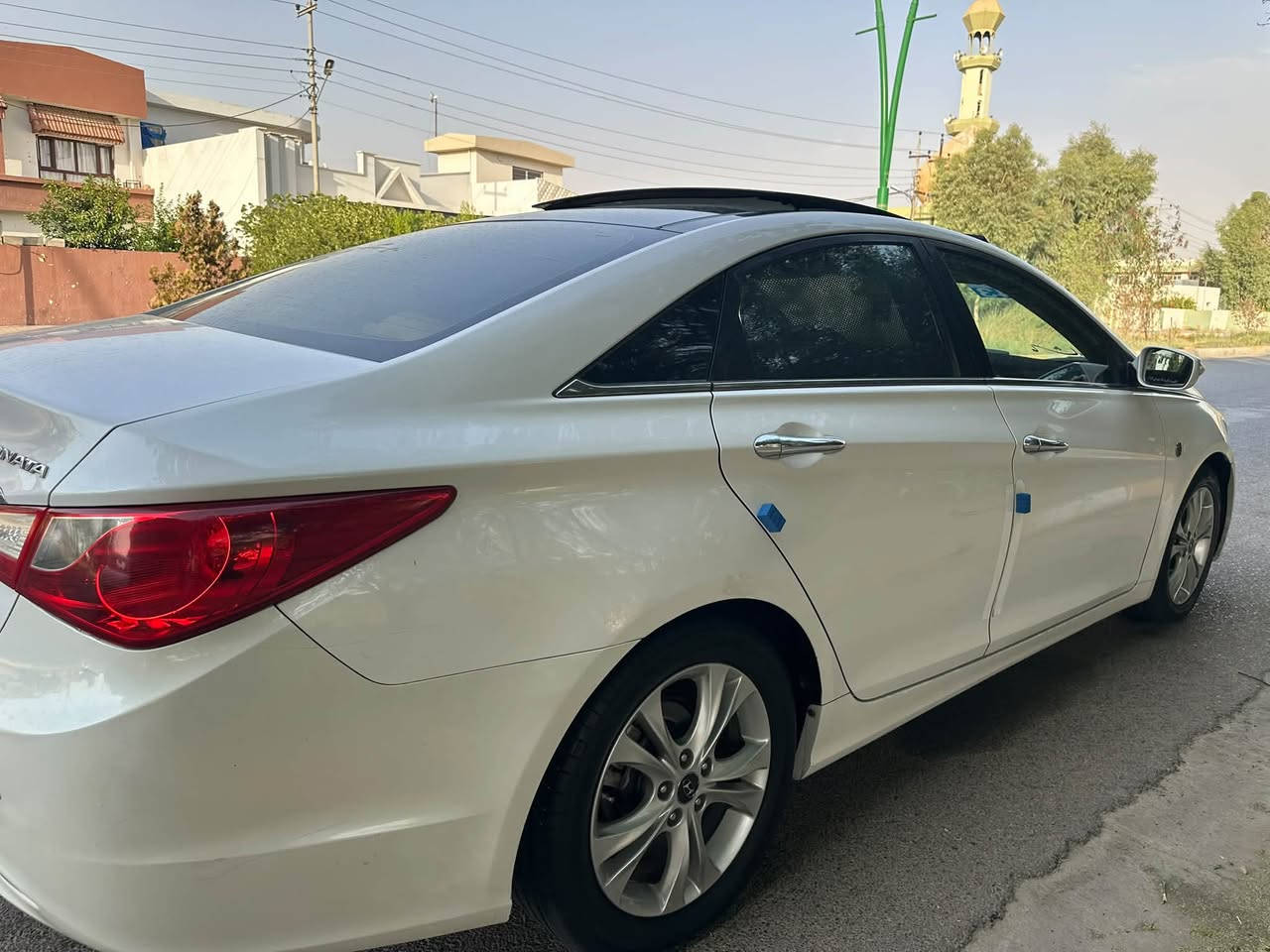 هونداي سوناته للبيع او مراوس حسب القناعه
موديل 2010
2400 شرط ممفتوح ولامبدل لا صرف لا بخار 
بيها شبر بجاملغ امامي واشويه بلباب سايق سياره فول مكان سياره كركوك حي الواسطي 
سعر 108 بي مجال ***********
