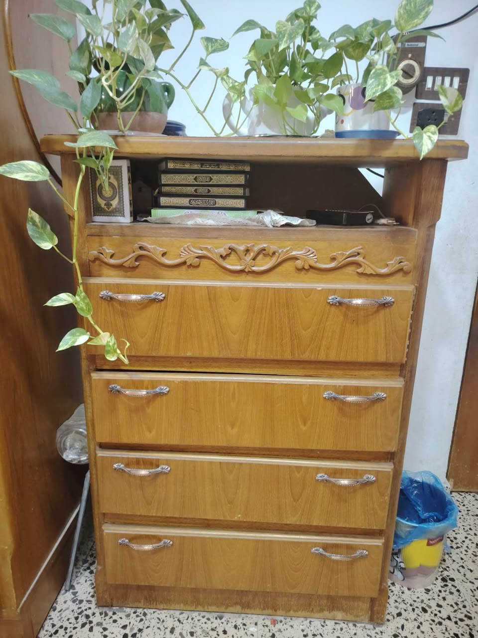 سيت غرفه نوم للبيع متكونه من 4 قطع مثل ماموضح بلصور النضافه 90% خشب ثقيل مرتبه للتواصل *********** موصل, نينوى

