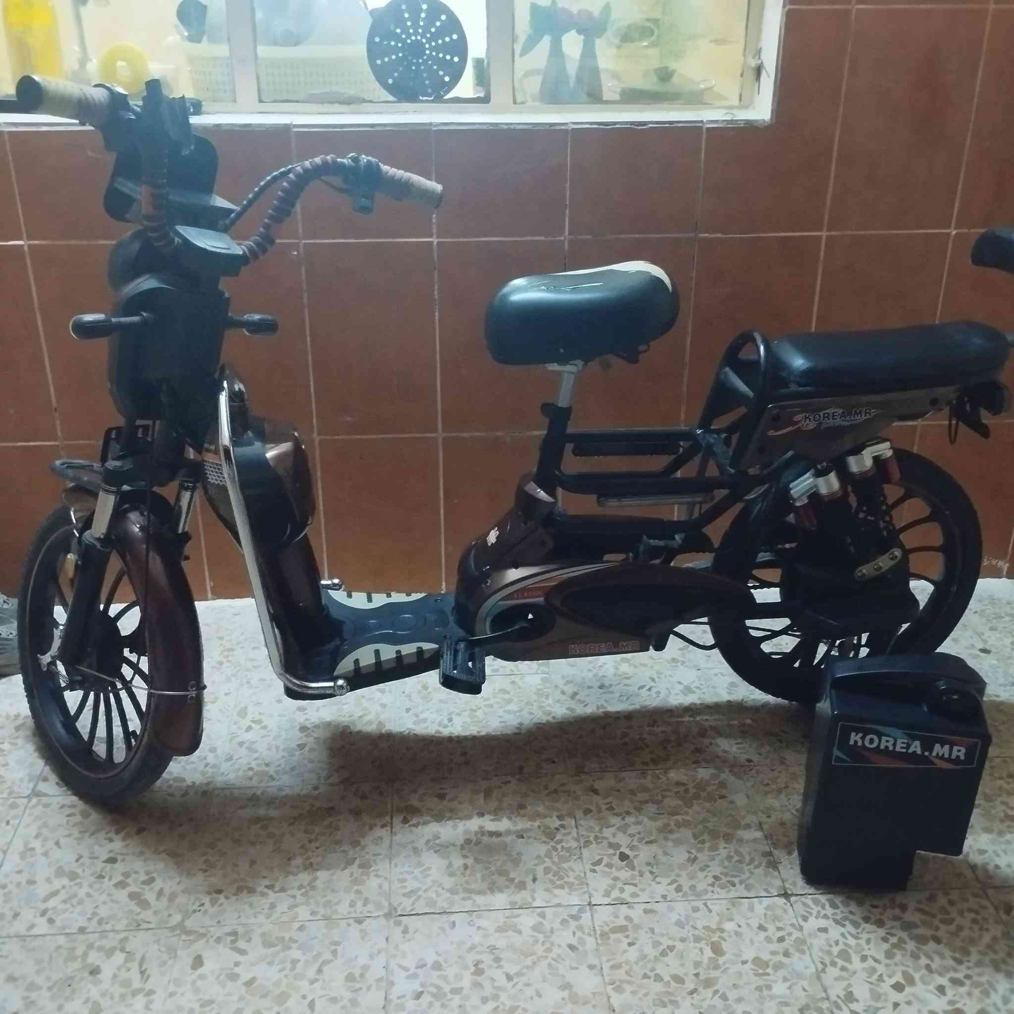 سلام عليكم بايسكل للبيع شحن كل عيب ما بيه النظافه 100% بس يحتاج بطاريه السعر 300 ‏‪***********‬‏
