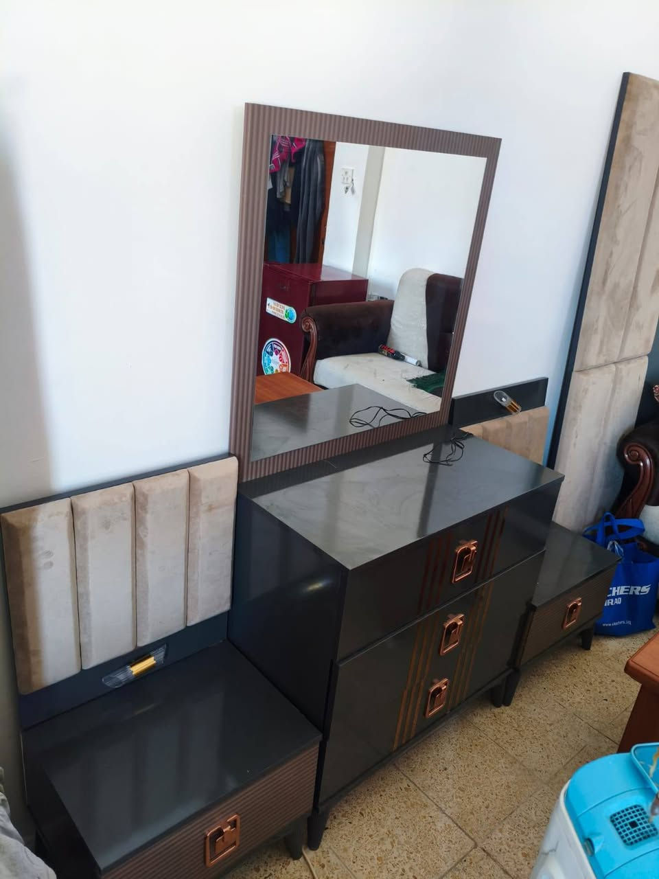غرفه 5قطع مع دوشك 250  نضيفه مكانها بغداد ***********
