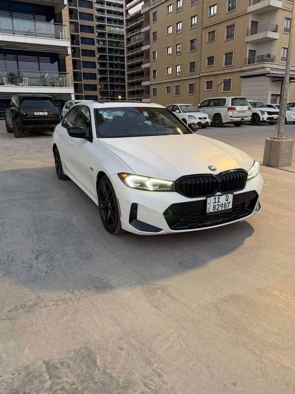 سلام عليكم
BMW 330e M package 2023 

ثلاث وضعيات قيادة (بانزين ، كهرباء ، هايبرد) 
ماشية 48 الف كيلو متر 
مغلفة ppf Matt 

شاشة متصلة 
ستيرن M 
داخل جلد احمر 
تدفئة كشنات 
كشنات خزن ميموري 
فتحة صقف 
رادار امامي
سستم صوت harman/kardon
داتا شو head up display 
شفتات ستيرن
شاحن وايرلس
نظام ترحيب عند الاقتراب من السيارة 
انارة داخلية led

حادثها جاملغ خلفي عكس السايق صبغ والجنطه مبدلة نفس اللون قطعه وحدة صبغ 
بدون ايرباك بدون شواصي 
السعر : 31,000$

مكانها بغداد المنصور 
للاستفسار : ***********
