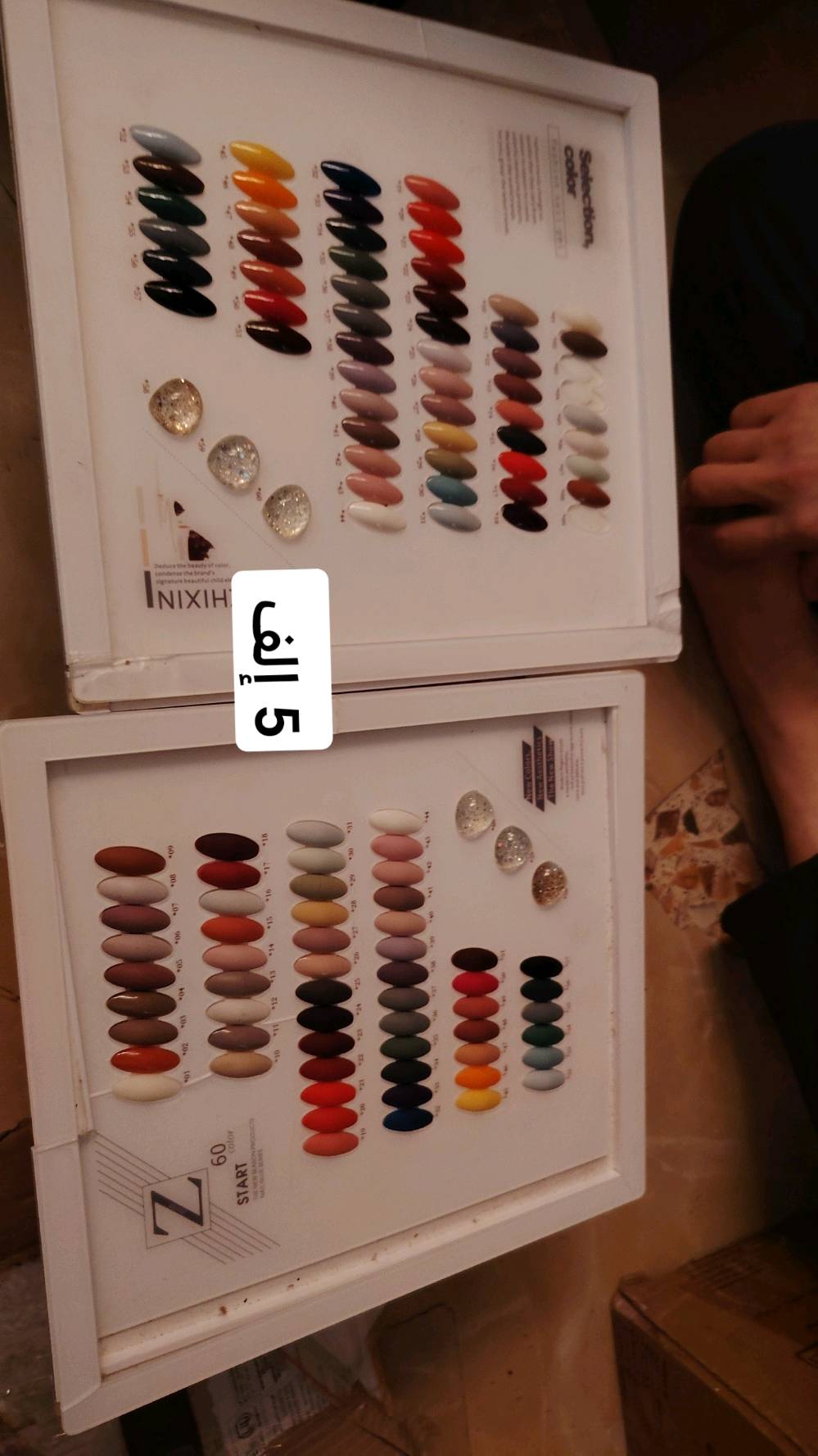 غراض صالون مستخدمات انظاف مثل ما موضح بل  جهازمكينه وشم +جهاز تاتو +أجهزه اكرلك +بوستيجات 