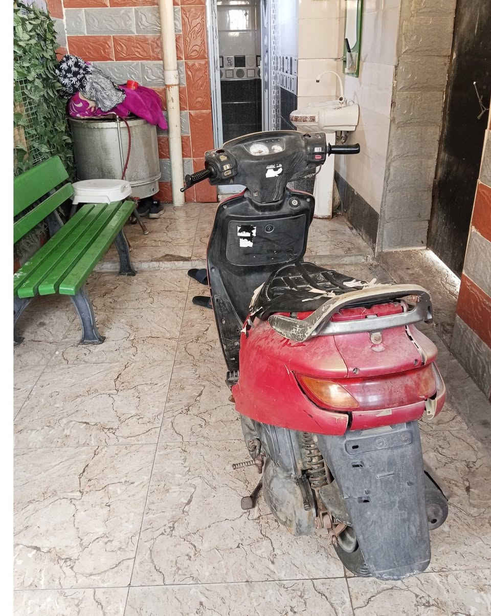 سلام عليكم دراجه فراشه للبيع
الدراجه متروكه صارلها شهرين ومطفيه نقصها بلك والتاير الخلفي نازل وكشن  سعرها 200وبي مجال حگ الجيه 
مكاني البصره الجنينه *********** واتساب
