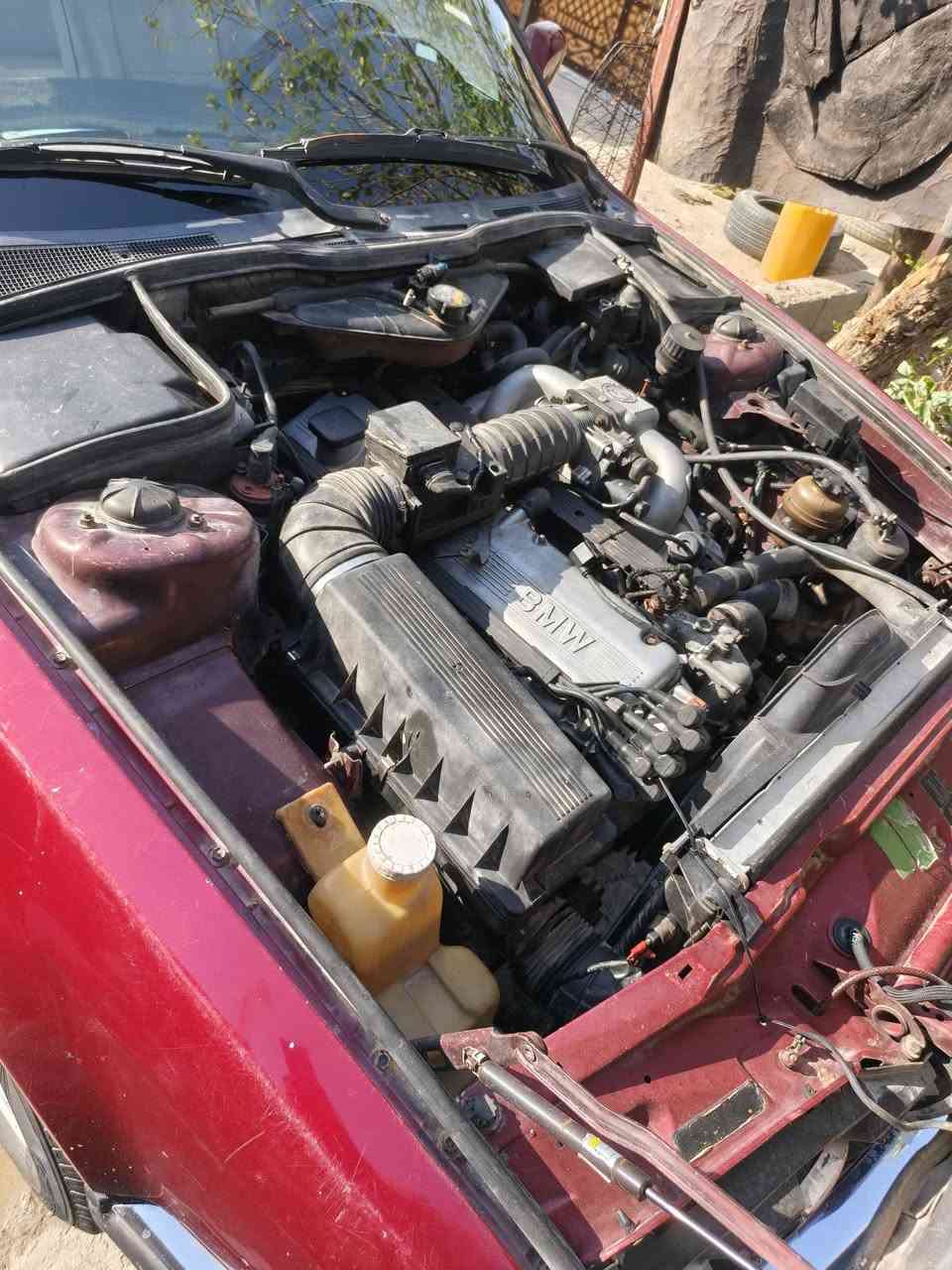السلام عليكم BMW 735   السيارة أصل مديل 1989
رقم بغداد سنوية لل 27 السيارة مكينة وكير شرط 
تنتة شغالة غرفة كلش نضيفة كهربائيات وضع الشركة لا ترهيم ولا تلزيگ 
نقصها حدادة وتبريد فقط مكان السارة بصرة 
السعر 43 ولشراي يدلل 
***********   بي واتساب
