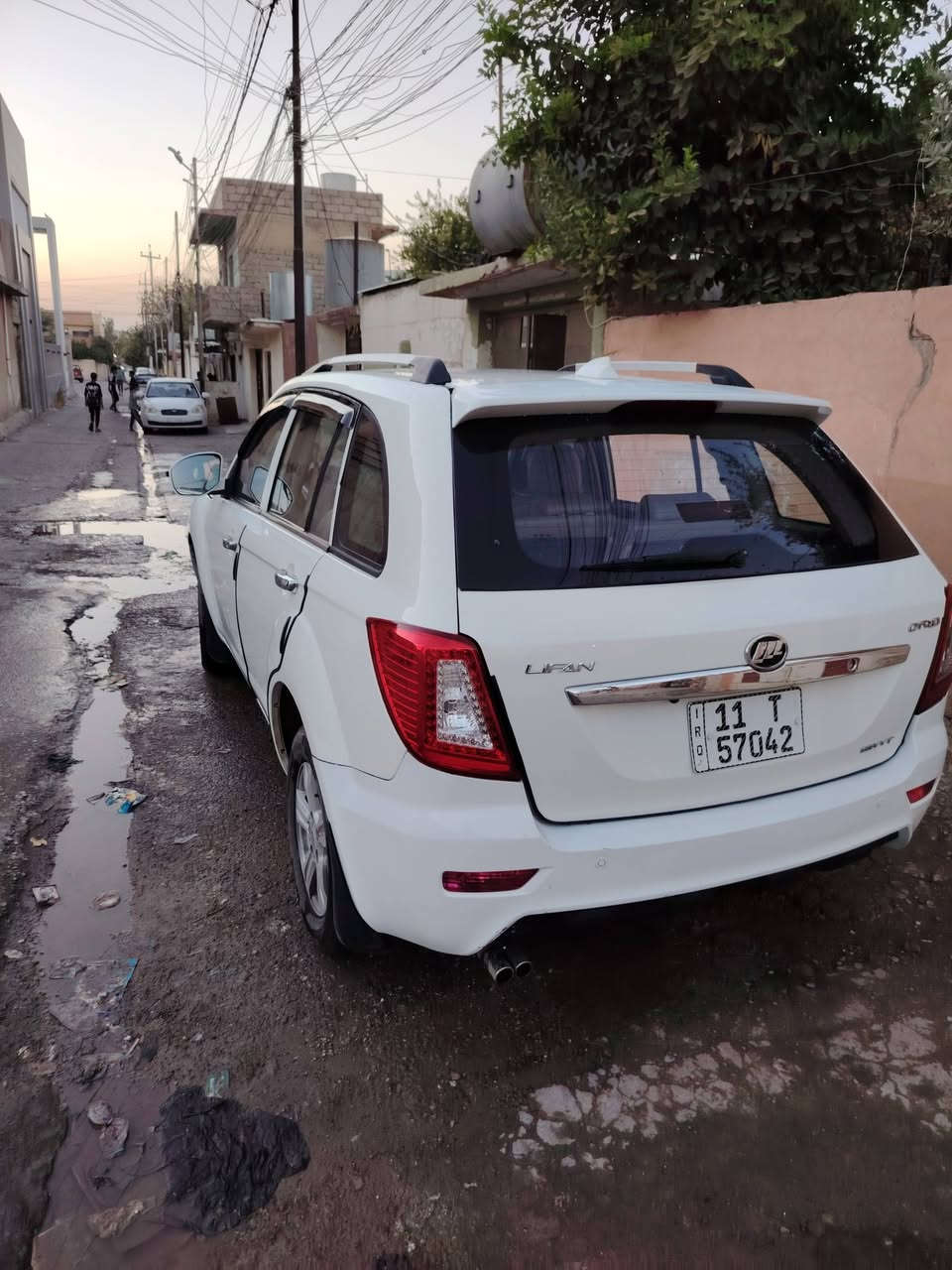 من رخصتكم الادمن سيارة ليفان موديل 2015 نضيفه وتراي انطيك وين ما تريد سياره حيل نضيفه بسمي تحويل مباشر مشروع وطني عنواني موصل اليسر السعر 63 تبريد ثلج شغال جامات كلها كهرب سياره جاهزه مال جنايا و عائليه رقمي ***********
