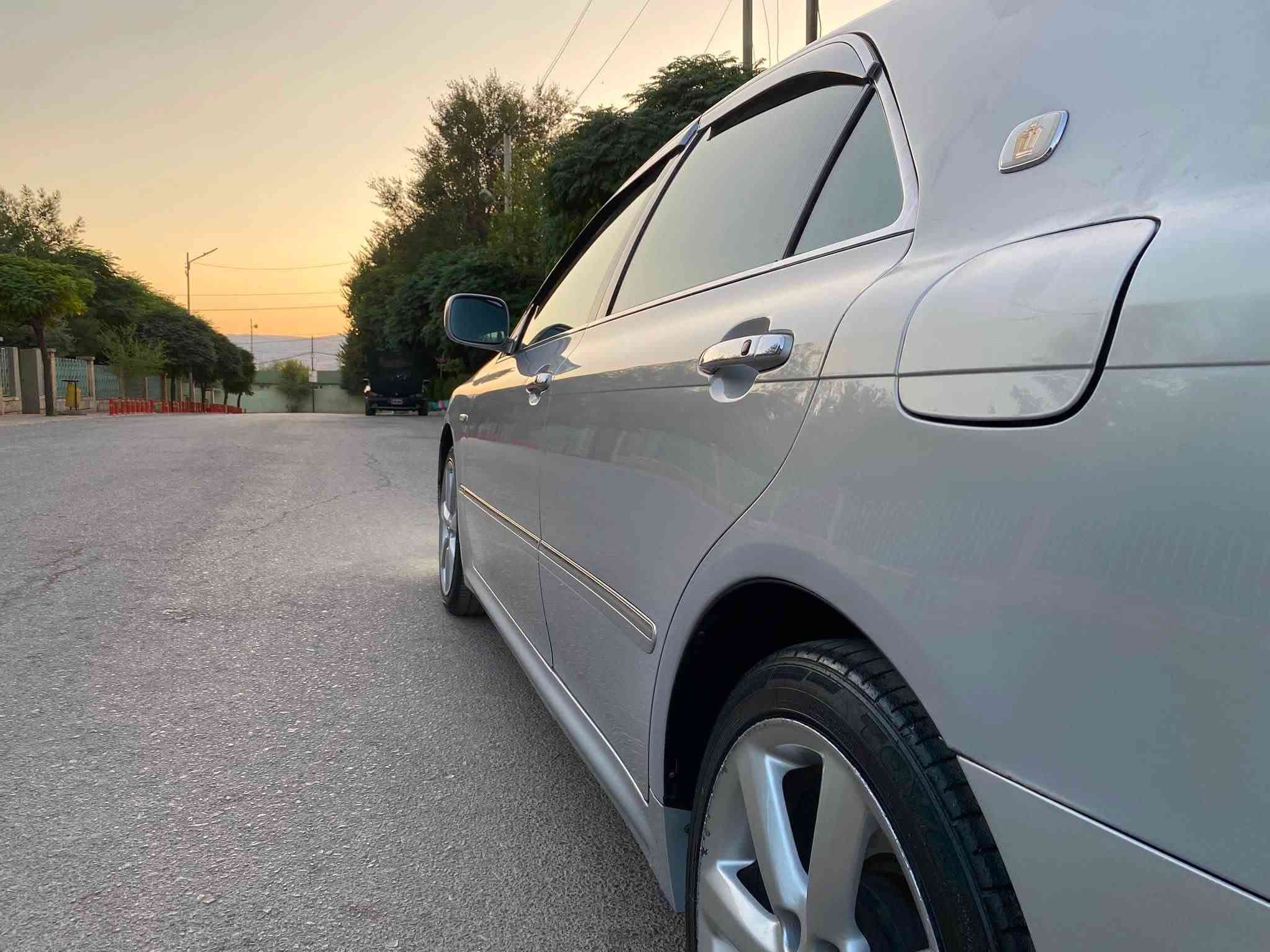 Toyota crown 2005
موس موس
١ پارچە بۆیاخی ئەوروپا 
کۆدی هەیە و بارکۆدی وەرگرتوە
مۆدێل ٢٠٠٥
گێڕ و مەکینە گەورە ١٨٢
سەیارەکە لۆک لۆکە 
بەدوای چاڵ و شوختا مەگەڕێ 
٣ دوگمەی
شاشە و کامێراو لایت ناوچەی کوێر و 
حاسەی پێش و دوا مەزبوت ئیشەکات 
مەجموعە سوکان لێکزس زۆر نەرم 
گێڕ و مەکینە و هەموو گیانی بەشەرت 
لە دەعامی بۆ دەعامی بەشەرت هەر چرکەو ٣٠٠ دۆلار ببڕە
نرخ 62 معامەلە
***********
