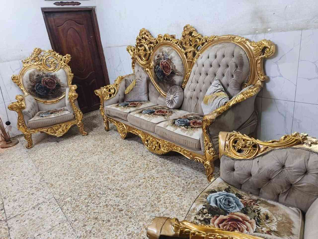 تخم زان مصري 10 مقاعد نظيف
سعره 575 وبي مجال مكان البياع 
اكو توصيل ب واتساب 
***********
