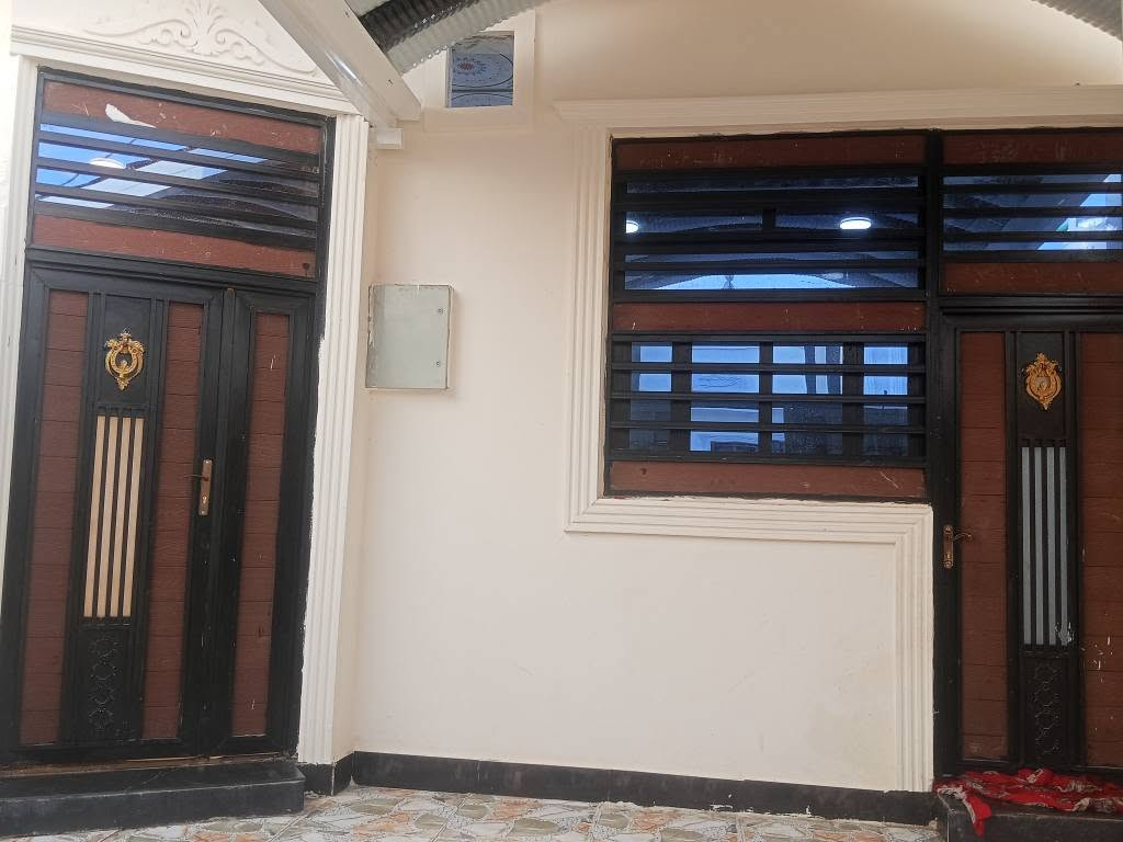 بيت طابو زراعي للبيع 

في ابو خصيب قرب مدينة الاندلس السكنية 

مساحة البيت 160 متر 

يحتوي البيت على غرفتين ودوانية وصاله ومطبخ وحمام+ كراج 

السعر 82 مليون وبي مجال 

لاستفسار تواصل على رقم 

*********** البصرة, العراق
