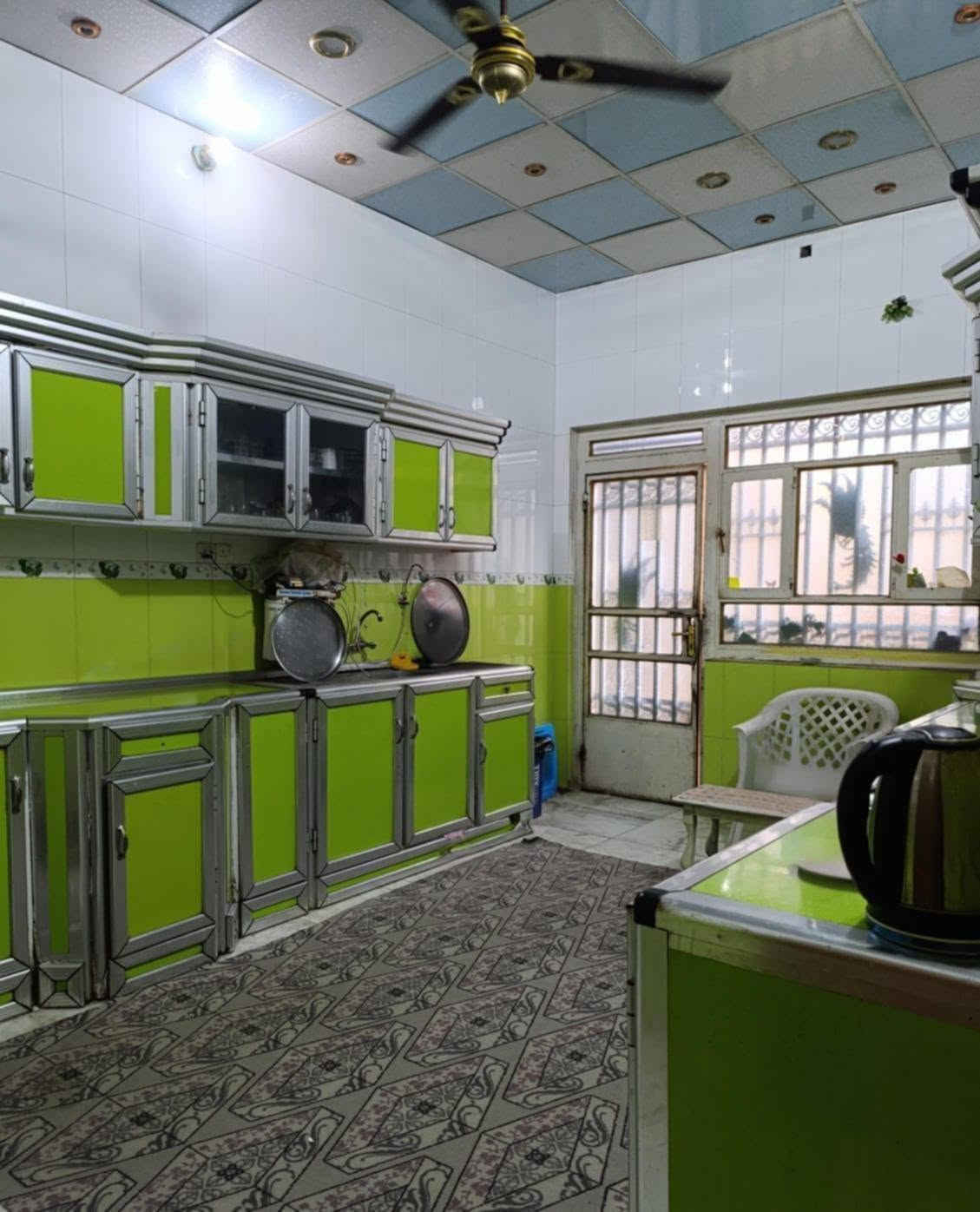 السلام عليكم ✋🏠 بيت البيع مساحة 250م طابق 1️⃣ واحد في حي اور في المربع الذهبي يتكون من غرفتين 2️⃣ 🛏️ نوم وصالتين2️⃣  واستقبال ومطبخ 🧑‍🍳 ومجموعة صحيات🚻 للبيع للاستفسار الاتصال..*********** وتسابhttps://chat.whatsapp.com/FxVb1eGmu0wHuniP0RmYnz
