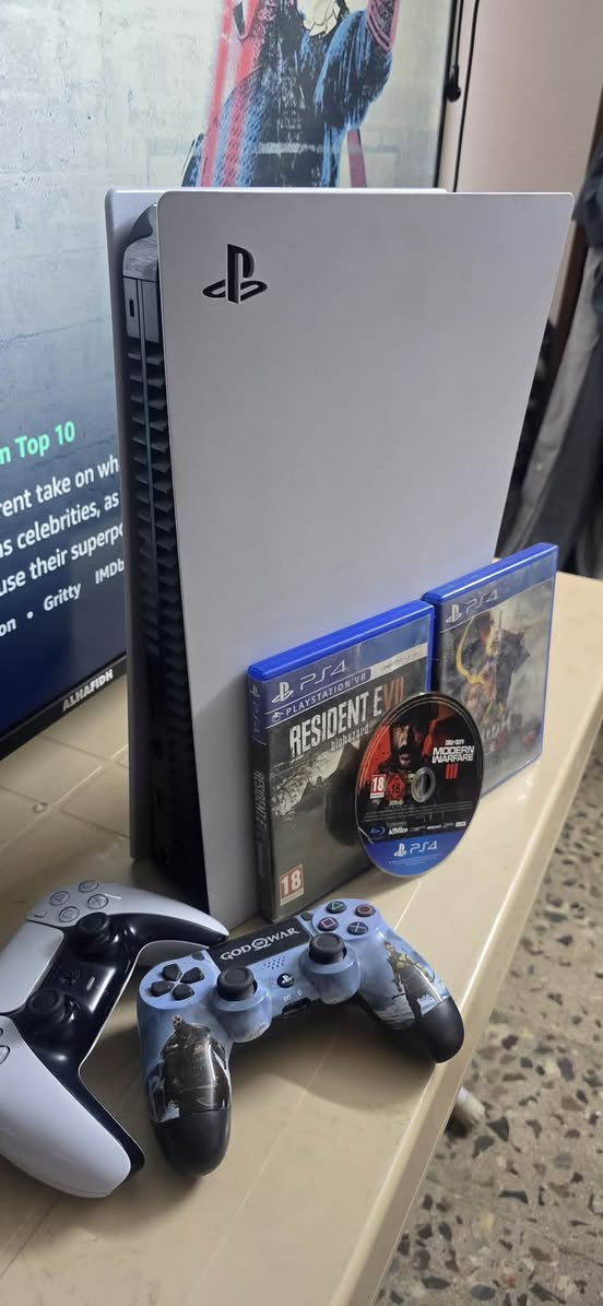 السلام عليكم
Ps5 فات
نضافه 90%   
ذاكرة 1 تيرا   ملحقاته كامله تتضمن 
الكيبلات الاصلية مالته 
3 اقراص  نضيفات 
جوستكات عدد 2 واحد  مال ps4  تجاري والثاني مال ps5 الاصلي 
بدون كارتونه السعر ٦٥٠  قفل. مكاني 
بغداد / العامرية 
الرقم /.  ***********
