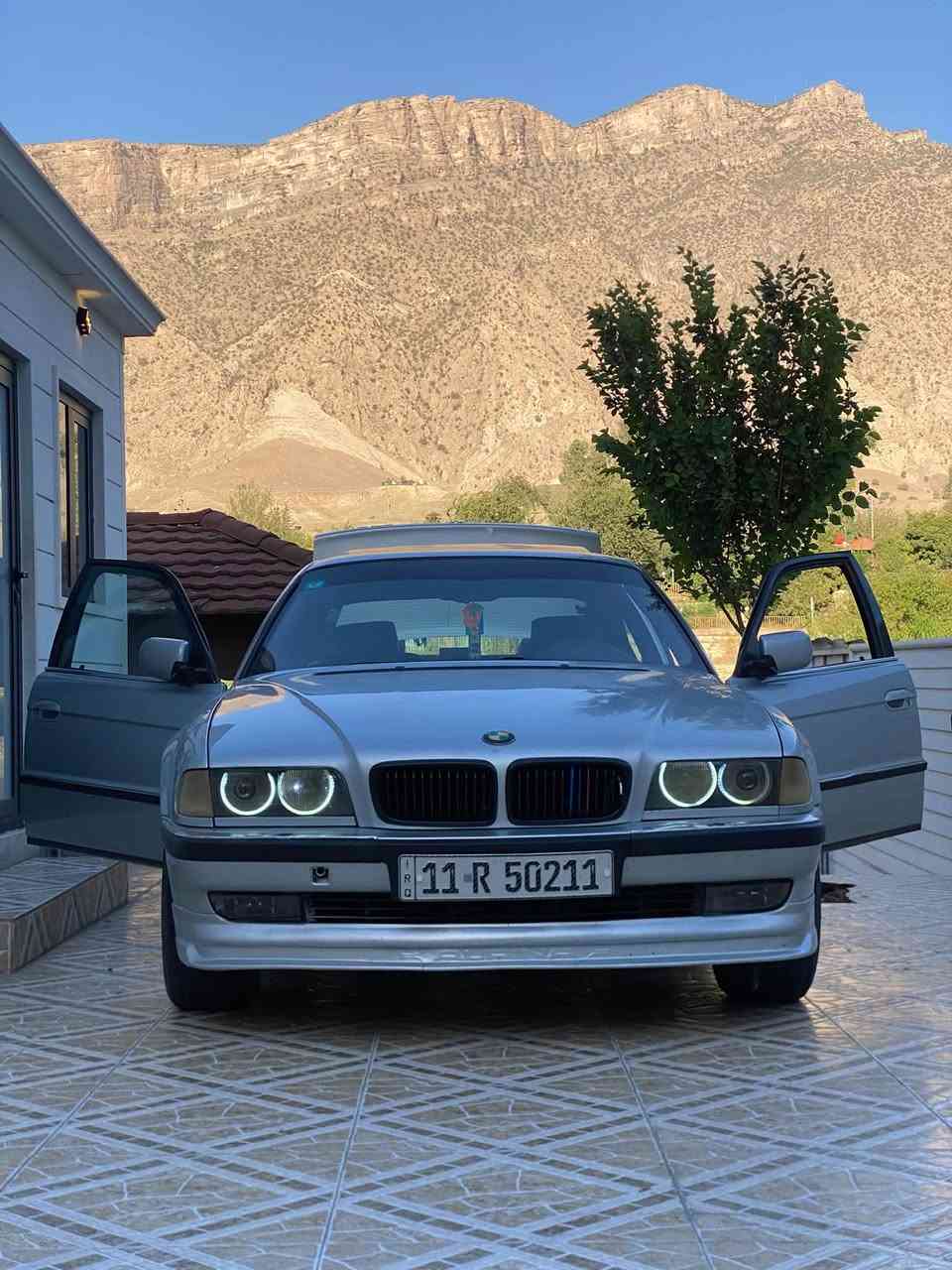 بي إم دبليو 728i • V6 • رقم بغداد انكليزي