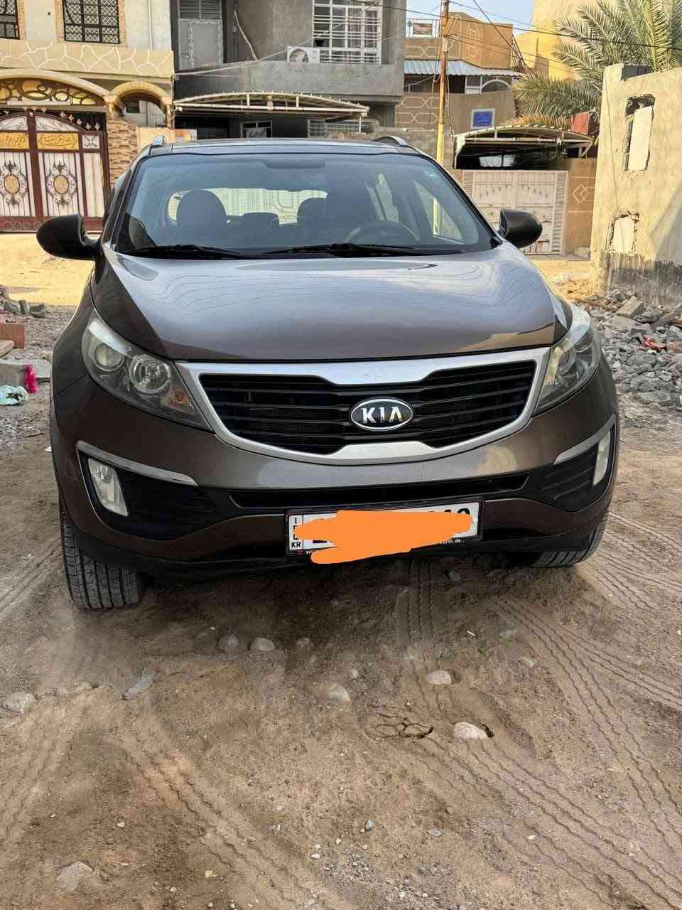 السلام عليكم كيا سبورتج للبيع موديل ٢٠١٢ كوري رقم اربيل بأسمي المكان ديالى الموصفات سقف بانورما وثلاجة  بيه قطعه وحده صبغ والسونار مرفق مع الصور ماشيه ٢٢٣ الف كليو متر السعر ١٣٥ وبيه مجال رقم الهاتف ***********

