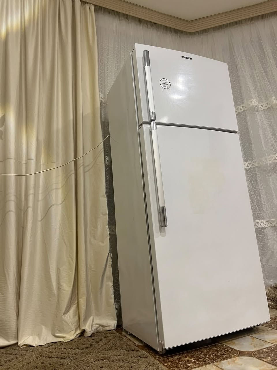 ثلاجه • حجم كبير • ما بيها خلل