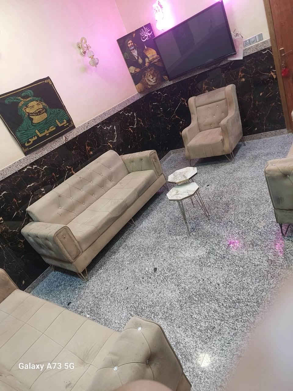 قنفات 10 مقاعد للبيع مستعمل لون بيجي بسعر 350 الف  العنوان الحرية الاولى شارع المختار  الرقم ***********
