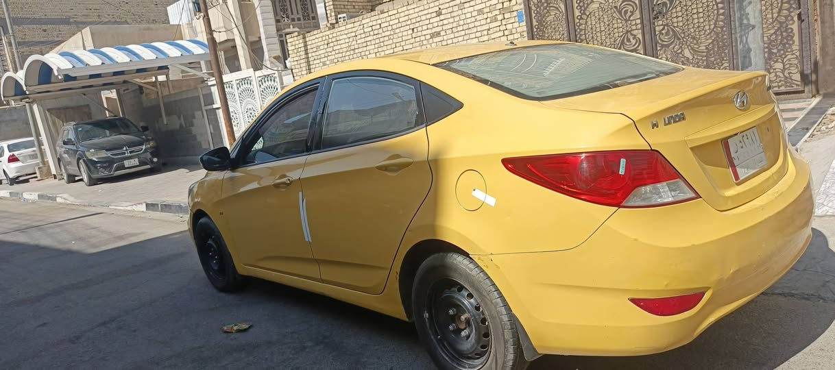 اكسنت خليجي المضلع مديل 12 
السعر رايد السياره 73 قفل
السياره باسمي ما عليها غرامات تحويل جديد
+گير مكينه خير من الله
 +هزه قبل اسبوع سويتها
+رقم جديد باقي ع الاستلام
+حداديه جديده
 +تخم تاير جديد
 + اسبير
 +تبريد ثلج 
+شاشة لمس
 +مكينه نظيفه 1600 ع الاربع الاف ابدللها دهن معتني بيها استعمال شخصي +ماخذ بيها خط جنت مستعجل ع بيعتها
السلبيات التبريد عاطل كمبريسر والبريك الامامي تعبان يرادله تبديل دسكات والايتات الاماميه صاير طبك بالوايرات لان شاد عليهن لايتات إضافية وهذن اطيح عليهن 5 ورقات لان ماريد اصلح اريد ابيع

***********
