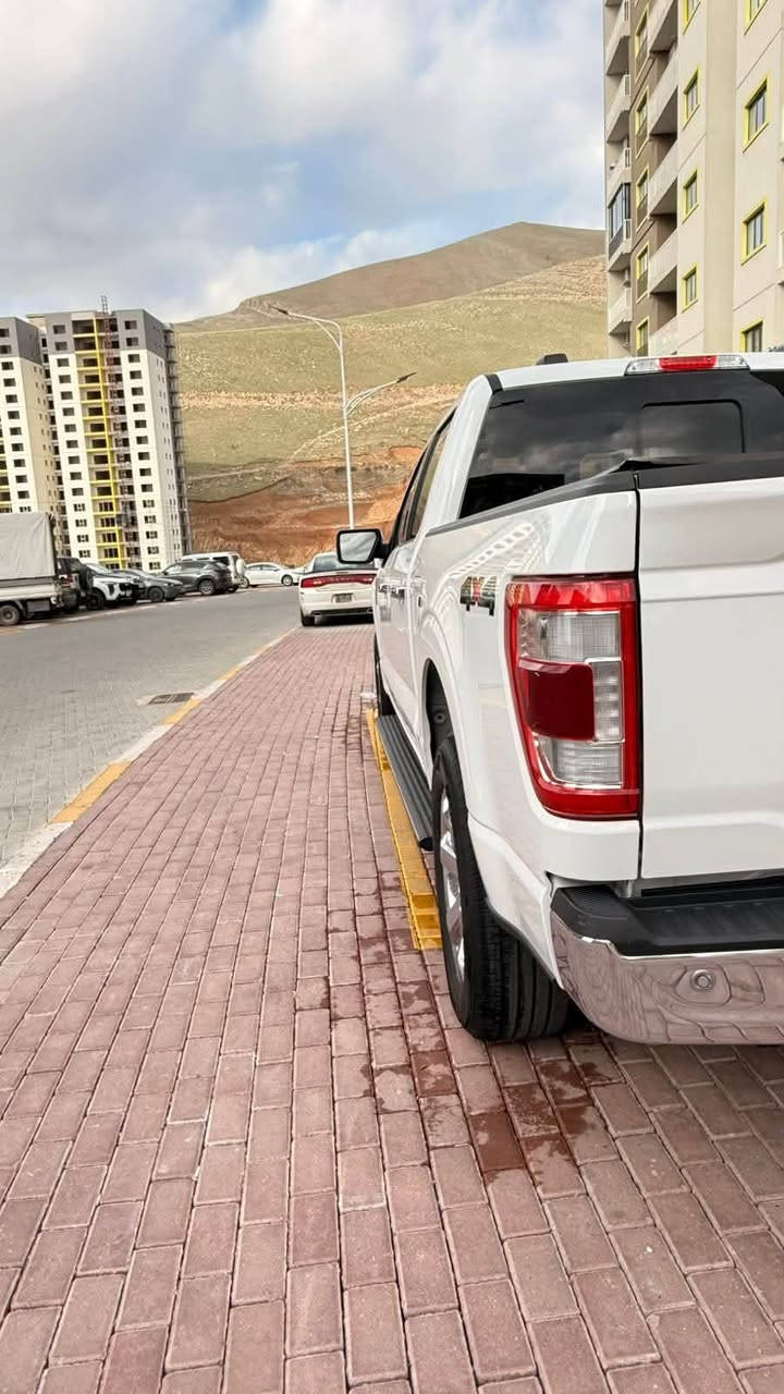 الي يدور جديد يجي هنا
فورد f150 موديل 2023 لاريات محرك 2700 توين تيربو رقم سليمانيه ماشيه 100 الف كيلو 

السياره اخت الكلين بيها شبر واحد فقط صبغ بالباب خلف السايق وصبغ درجه اولى ما يبين شعره عدا هذا الشي بعد شخط ماكو من الدعاميه للدعاميه 

السياره شكد ما اكللكم جديده قليل بحقها ما بيها نقص برغي والي ياخذها الف عافيه علي ما يصرف عليها ولا دينار 

قبل اسبوع مسويلها ادامه كامله تبديل دهن كير ودهن فور ويل ودهن بريك ودهن اكسل امامي واكسل خلفي ودهن محرك 

مواصفاتها معروفه فول عدا البانوراما كشن جلد تدفئه تبريد وكير طياره ورادارات ودوسة كهرباء وبقية مواصفات اللاريات معروفه 

السعر 380 وبيها مجال بسيط 

البيع نقد او مراوس برابتر 23 وفوك كلين تكون 

جماعة الشدعوه دشوفكم 😀

سيارتي هاي كلين ما ماشيه عالقماره ولا ماكله دقلات وبجم ولتجي ادكلي لكيت هيج سياره لان حكلك انت مو شراي ومراح تاخذ لا هاي ولا ذيج انت قياساتك السيارات المهجومه  

الشراي يتصل عالرقم 

مكان السياره ديالى وسليمانيه 

***********
