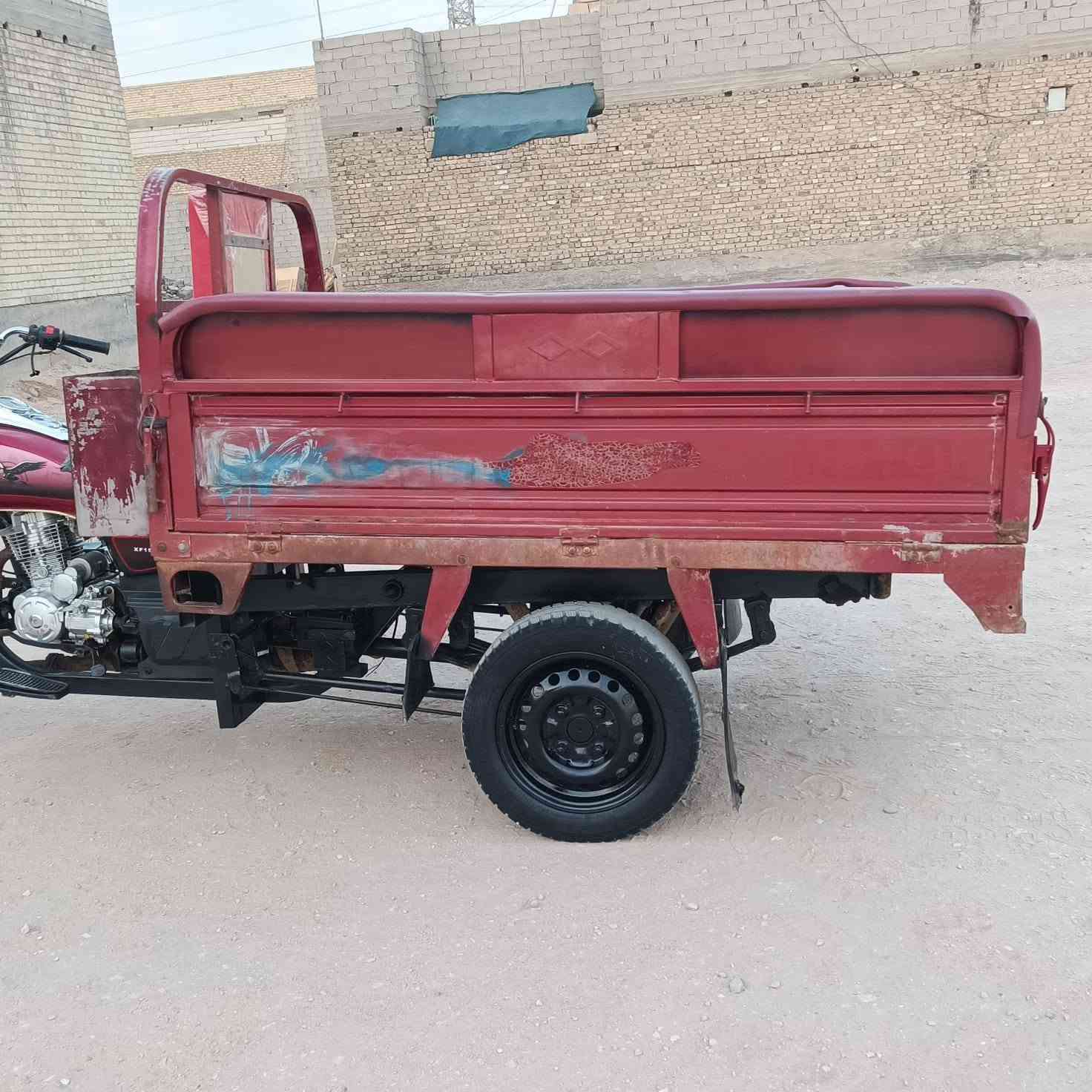 السلام عليكم ستوته موديل 14 بيها محرك 19 ما مفتوح ستوته نظيفه اوراقها باسمي جاهزه ومجه كهربات كلها شغاله مكان كربلاء حي النضال==***********
