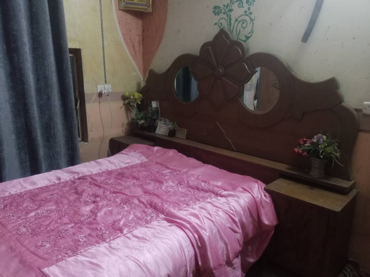 السلام عليكم غرفه اخشاب كامله للبيع تسگام المهناويه الطحينيه الاستفسار على الرقم ***********
