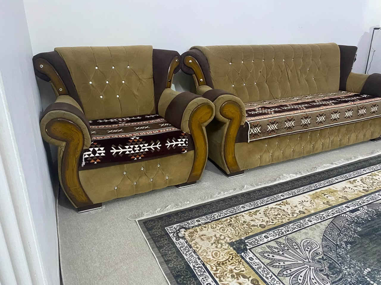 طقم ٥ قطع • ميز تلفزيون