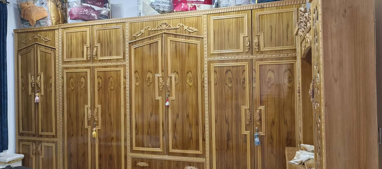 غرفه للبيع السعر ب مليون و200 وبيها مجال والاستفسار ع رقم ***********

