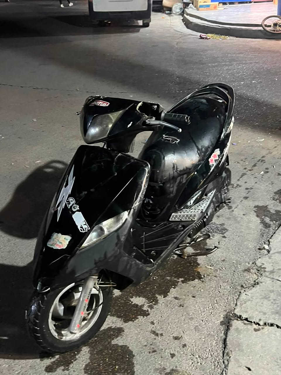 السلام عليكم ثعلب دراجة حلوه وكلشي شغال بيها كهربايات شغاله سلف وهندر مكينه ناعمه وحلوه لا دخان ولا صوت ولا نضوح سعرها٢٥٠ وبيها مجال مكاني بلشعب ثعالبة الاستفسار***********
