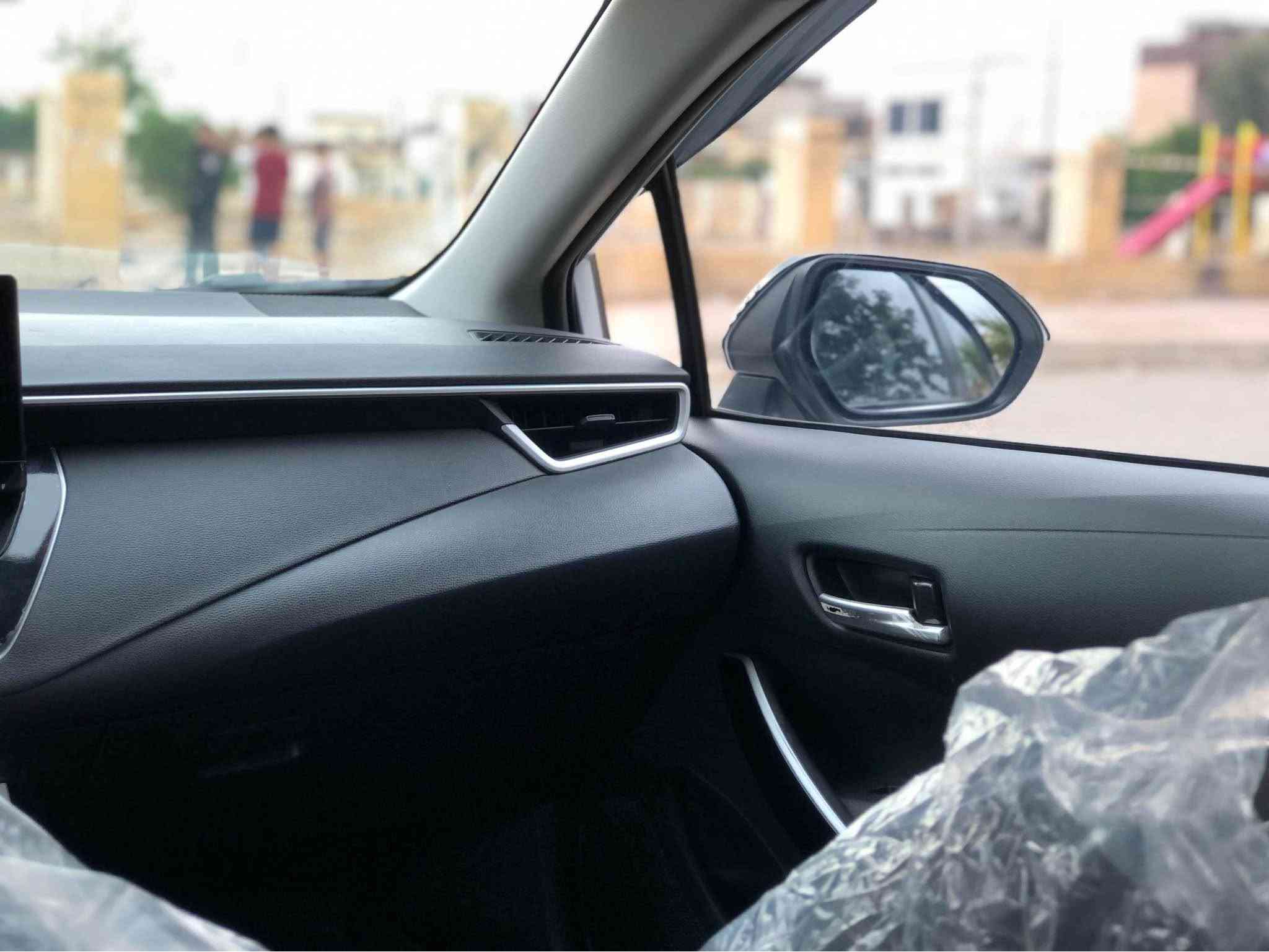 سلام عليكم 
للبيع كورلا هايبرد 1.8 2024 
بطاقة بانزين بيه
شرط التحويل 
سياره كلش نضيفه وجديده
بيه رصعات اصغار 
*********** كركوك, العراق
