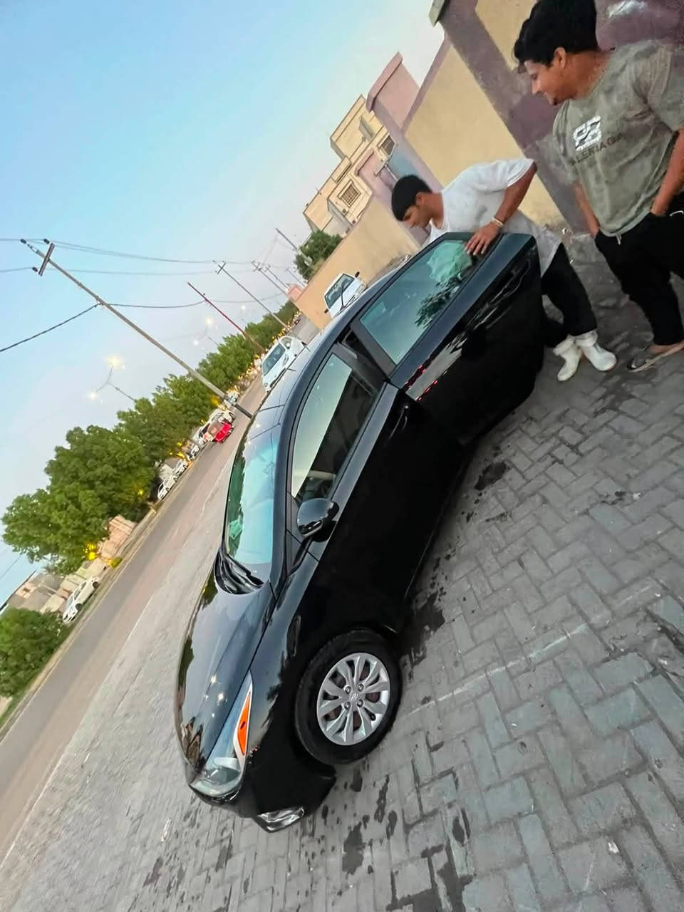 السلام عليكم للبيع سياره اكسنت مديل ٢٠٢١ سياره وارد امريكي ضربيته بل صندوك وراجع نفسه سياره معوقين ٢٠٢٨ صير حره ب اسم بنيه وكاله خاص تسويلك سياره جديده اخت الزير ماشيه 69 الف كيلو متر  سياره تبريد ثلج مكينه كير كفاله العنون بصره معقل التواصل وتساب فقط ***********
 السعر115 وبيه مجال للشراي
