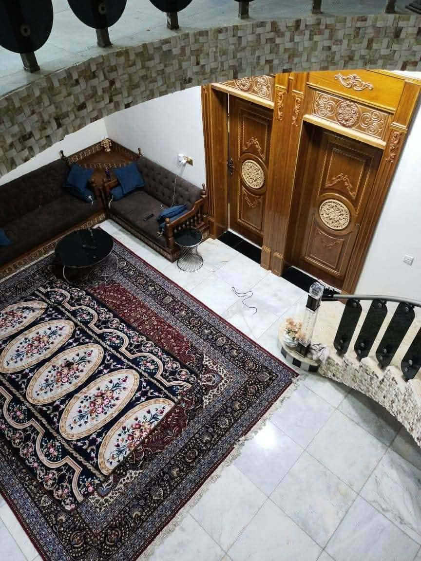 #دارللبيع_او_مراوس
🛑جنس العقار: طابو زراعي  مكمل معاملة التطويب ومسجل بلديه 
🛑 الموقع: حي التقيه ٣ قرب الكراج القديم 
🛑المساحة:  300m ...
🛑كونكريت مسلح طابقين بناء طابوق 
 🛑غرف نوم عدد 4
 🛑مطبخ ١
🛑صالة عدد ٢ 
🛑صحيات  عدد ٦ داخل وخارج مع سويت 
🛑استقبال عدد ٢ 
🛑حديقة 
🛑طارمه واسعه 
🛑يقع علا شارع عرضه 40م
---------------------
مشموله  كافة الخدمات 
بيع أو مراوس والاستفسار 
--------------‐------ 

وسعره جدا مناسب  ✔️
ــــــــــــــــــــــــــــ
#متابعة__الصفحه_ليصلكم_كل_ماهو_جديد🛑
#نستقبل_جميع_عروضكم
--------------------
للتواصل الاتصال على الرقم 
***********
اوزيارة مكتبنا
 مكتب حيدر الطيار للعقار والمقاولات العامة  
الجزائر -شارع المطاعم -مقابل مدرسة حمورابي
--------------------------
