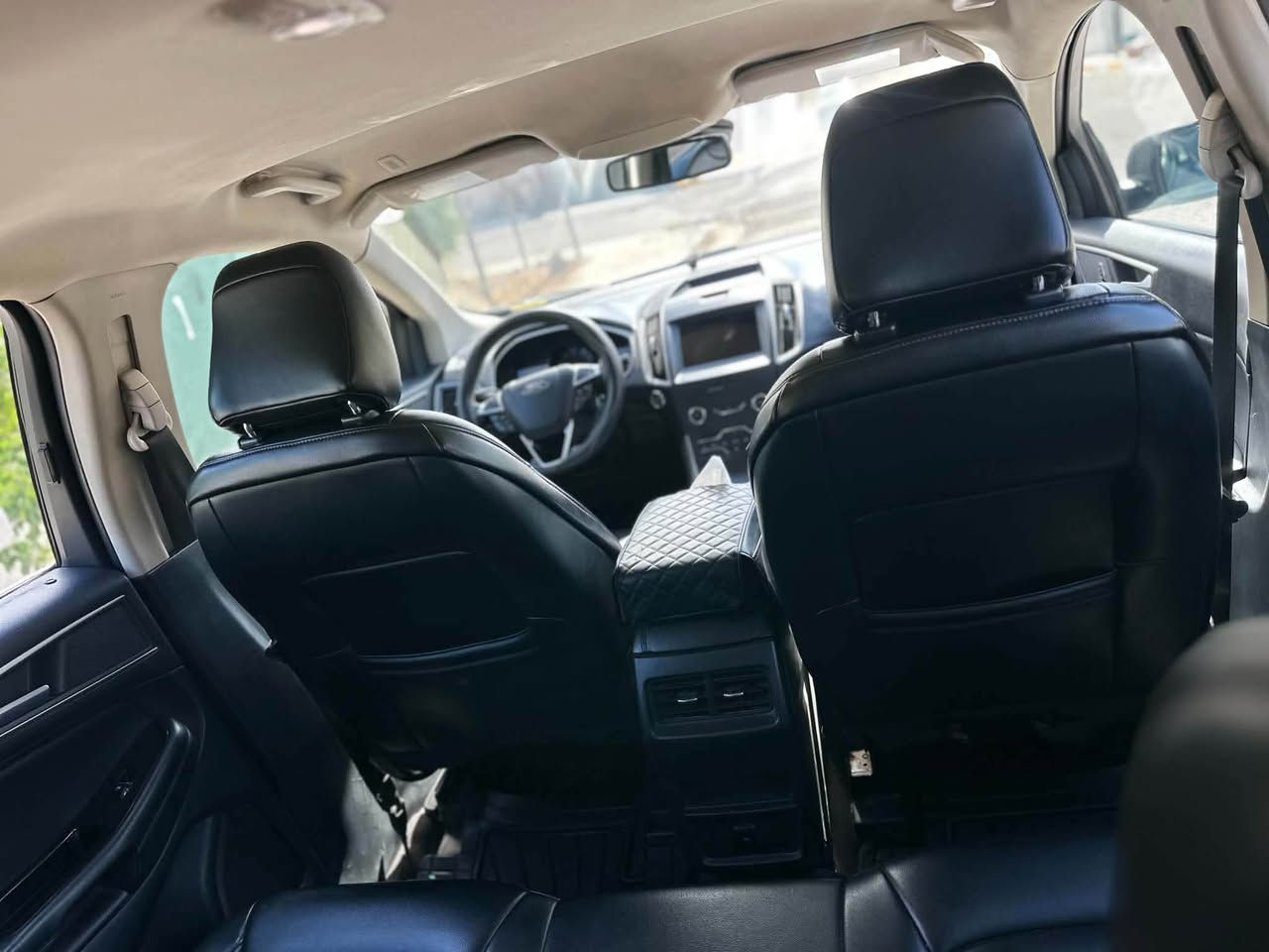 Ford edge 2020

السلام عليكم 
للبيع فورد ايدج جديده 
بمعنى الكلمة سيارة حلوه ونضيف 
فقط سندوق صبغ باقي كفالة بجم امامي خلفي كبس
بدون ايرباك
وداخلها جديد
سيارة فول مواصفات 
السيارة ماشيه ٨٥ الف ميل
فول سيارة داخل جلد ونضيف جدا 
انارة داخليه وبيها بعد هواي مواصفات 
السيارة كلها شغاله من الطول لطول 
رقم اربيل  بسمي تحويل ثاني يوم 
سعر سيارة   ١٤٣  وبيها مجال وماكو بنضافتها 
مكان سيارة اربيل 
سيارة مال بيت مو معارض  
رقم ***********
