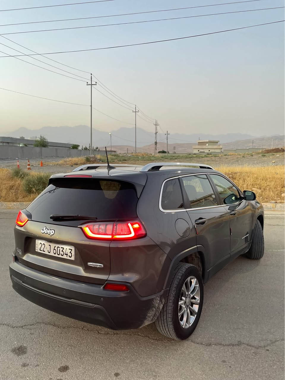 jeep cherokee 2019 
جێب چیرۆکی 
فولە بەس سڵاید نییە 
دوو پارچەی بۆیاخە بە شەرتی فەحس و سۆنەر 
ڕەقەم هەولێر ، ڕەقەم و سەنەوی و هەزەی تازەیە و بە ناوی خۆمانە 
مەکینەی کراوەتەوە بەڵام گێڕ و مەکینە بە شەرت 
بێ مەسرەف و نوقسانی 
سعری ١١٣ و کەمێک معامەلە 
*********** السليمانية, العراق
