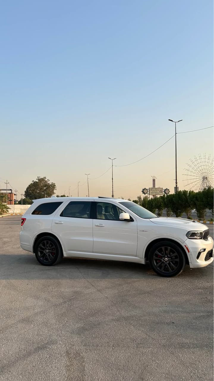 ‎دوج دورانكو ارتي 
Dodge Durango R/T   .
‎الموديل : 2021  . (وارد كندي كلين تايتل استيراد خاص زيرو) .
‎المحرك : V8 . 5.7L  .
‎العداد : 90 الف  .
‎السعر : 310 ورقه وبيه مجال بسيط
‎رقم بغداد
سيارة جاهزة ومصروف عليها اهواي ماعايزه برغي اخت الجديدة   .
‎المواصفات:  
‎* تحذير النقطة العمياء . 
‎* حساسات امامية وخلفية .
‎* شاحن هاتف لاسلكي (وايرلس ).
‎* فتحة سقف (سلايد) . 
‎* مقاعد من الجلد مع كنتارا الفاخر. 
‎* مقاعد كهربائية مع ذاكرة لحفظ وضعيات الجلوس. 
‎* مقاعد تبريد وتدفئة. 
‎* تدفئة مقود القيادة. 
‎* مقود رياضي مع تحكم كهربائي. 
‎* مصابيح امامية زنون مع LED .
‎* كشافات ضباب LED . 
‎* شاشة 10.1 أنج .
‎* نظام ملاحة (GPS) . 
‎* تشغيل عن بعد . 
‎* ويل قياس 20 أنج . 
‎* صندوق كهربائي . 
‎* بلوتوث تلفون .
‎* محدد سرعة . 
‎* كاميرا خلفية .
‎* كير شفتر ستيرنك .
‎* صف ثالث من المقاعد 7 راكب . 
‎* اطفاء وتشغيل اوتماتيكي Auto start . 
   للاستفسار *********** النجف, العراق
