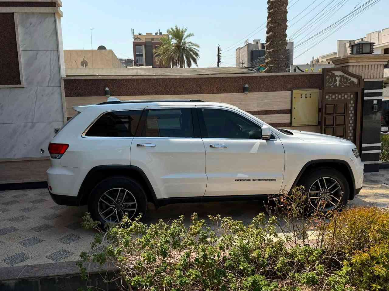 السلام عليكم
جيب 2019 لميتد وكالة ليث العبيدي كفاله عامه من كلشي فول الفول للاخير بنراما فور ويل خزن ميموري
محرك 6 سلندر ماشيه 65 ميل سياره حاهزه
العنوان بغداد السيديه
السعر 255$
للاستفسار ***********
