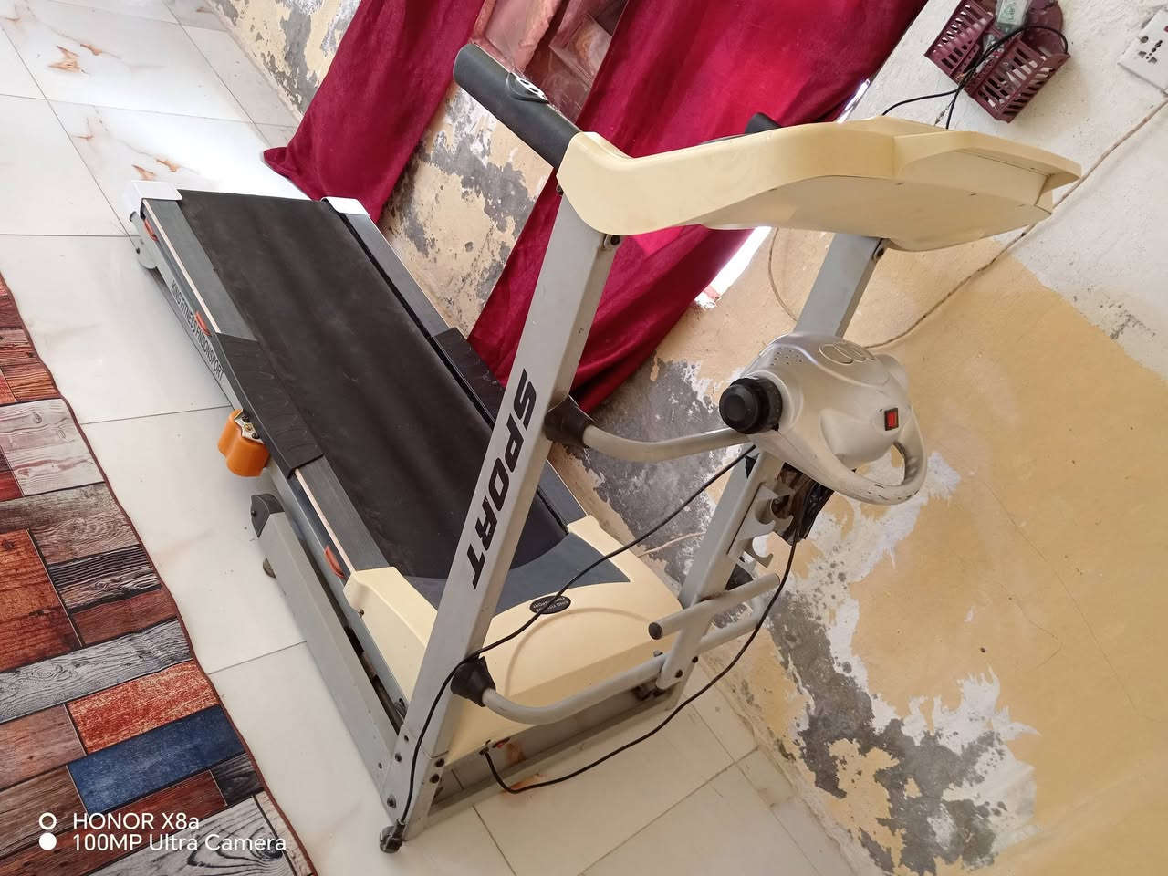 سلام عليكم  للبيع جهاز جري فول مواصفات سرعه 120 ناطع لمس بي ام بيثري صناعه كوريه بي جهاز هتزاز سعر 225وبي مجال مكان القاسم حي العسكري للستفسار ***********
