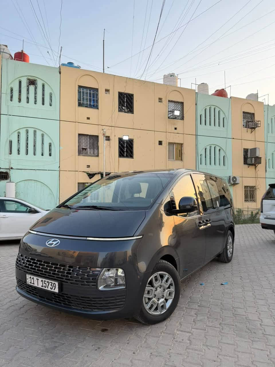 ستاريا 2023 ماشيه 7 الاف رقم ابيض جانت فان حولتها سياحي بيها فقط دعامية خلفية بدون صبغ للاستفسار *********** مكاني بغداد سعرها 320
