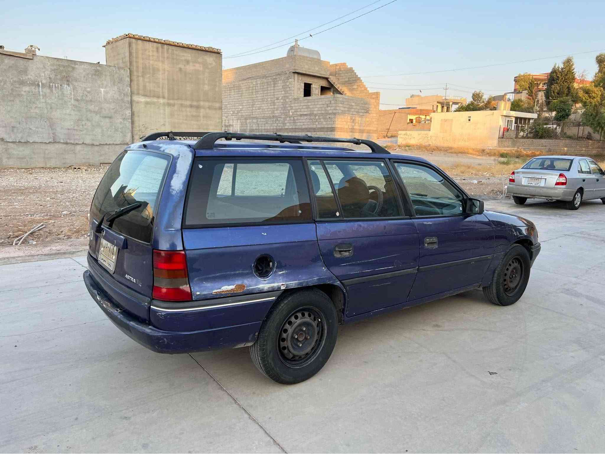اوبل استرا استيشن موديل 1995شرط تحويل مشروع وطني 
جديد بية دفتر بنزين سعر 38
محرك 20كير عادي كير محرك صدر كوله بشرط 
سياره كولا عل بيلاد بدون ضرر بس بيه جلح لازم صبغ 
عنوان كركوك 
*********** كركوك, العراق
