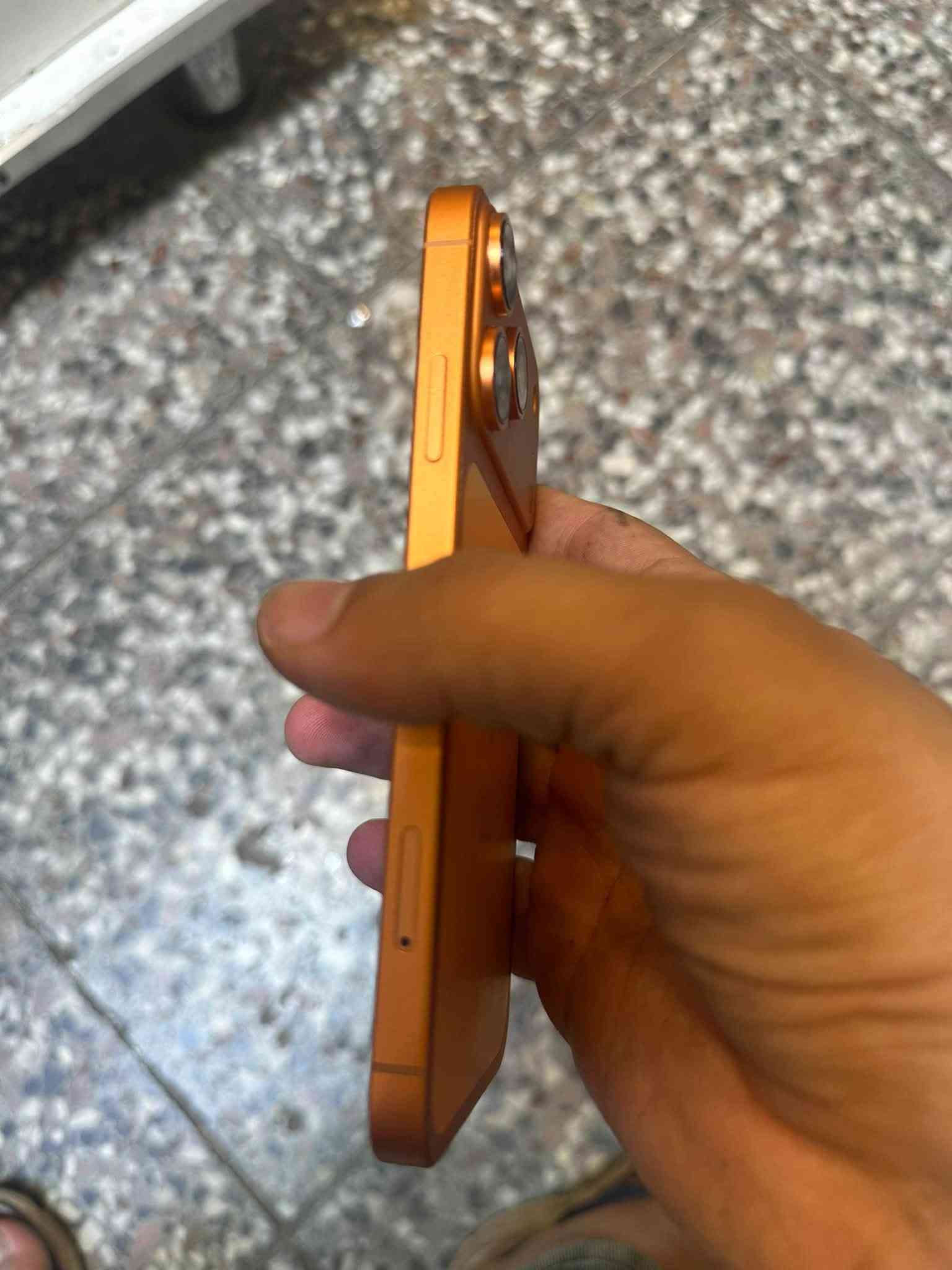 آيفون XR • ٦٤ • محور ١٧ برو ماكس