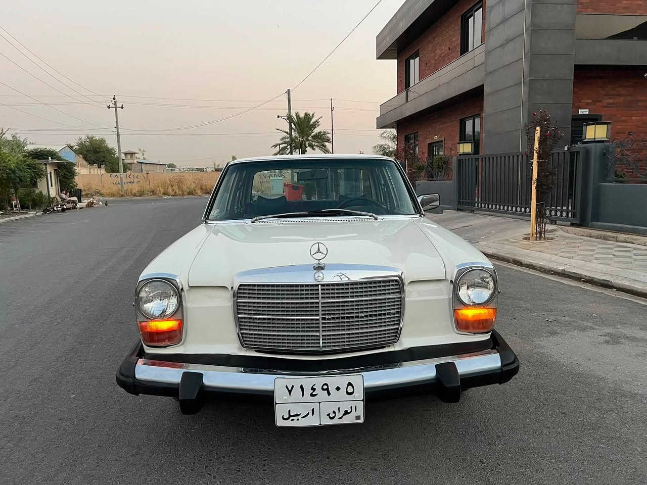 Mercedes Benz E240 D DIESEL 1974

موديل ١٩٧٤ مواصفات امريكي فول مواصفات 
دخول جديد تبريد سلايد قفل مركزي ستيرن پاور 
كشن جلد داخل نيلي 

ديزل محرك گير كل عل بيلاد برغي مامفتوح 
داخل و خارج سيارة كل عل بيلاد 

ماشي ٧٧٠٠٠كم 

مكان سيارة اربيل معرض هاشم للسيارات 

***********
***********
