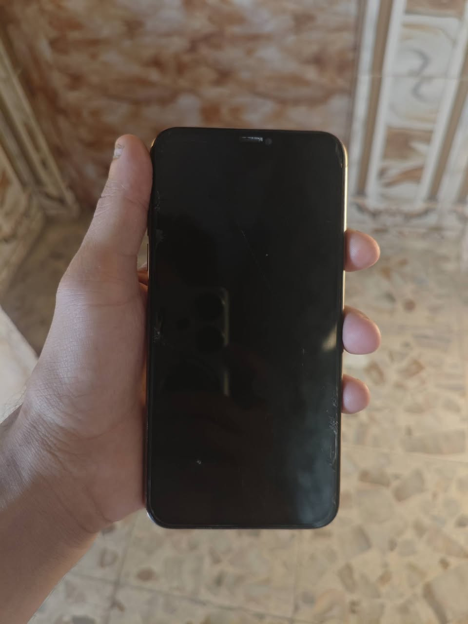 ايفون ١١ برو ماكس
لون ذهبي
مبدل بطارية 
بطاريته ٩٦ 
نظافة ١٠٠ مثل ماواضح بالصور
(اللزكة مال شاشة مكسرة شاشة مابيهه شي نهائيا)
نموذج m
ذاكرة ٢٥٦
وكلشي بي شغال وع فحص
٢٤٠ وبي مجال قليل
مكاني بغداد تاجي سبع البور
***********
