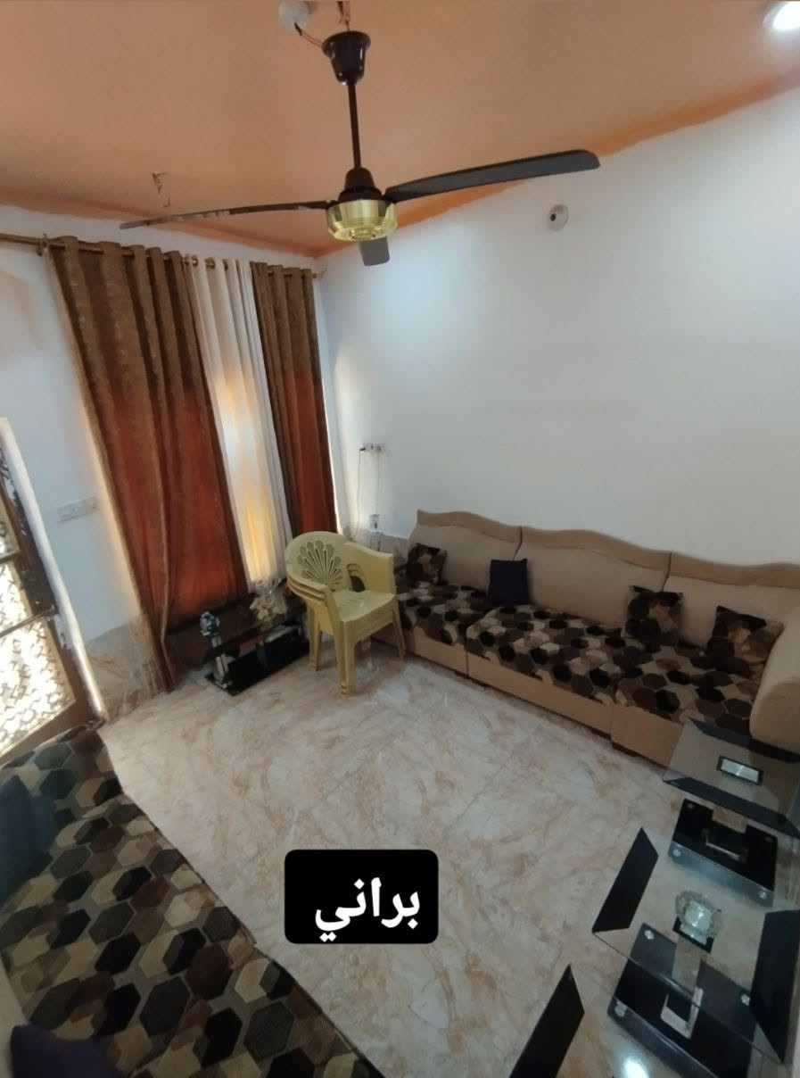 للبيع بيت ١٠٠م بلطول شرك طابقين كامل مكمل براني+ مطبخ+ صاله+ غرفه+ حمام داخلي وخارجي الطابق الثاني غرفه+صاله مكان ديوانية حي الصدر الثاني مقابيل الطاقه فرع كماليات ابو عته السعر 80 وبيج مجال الاتصال ***********
