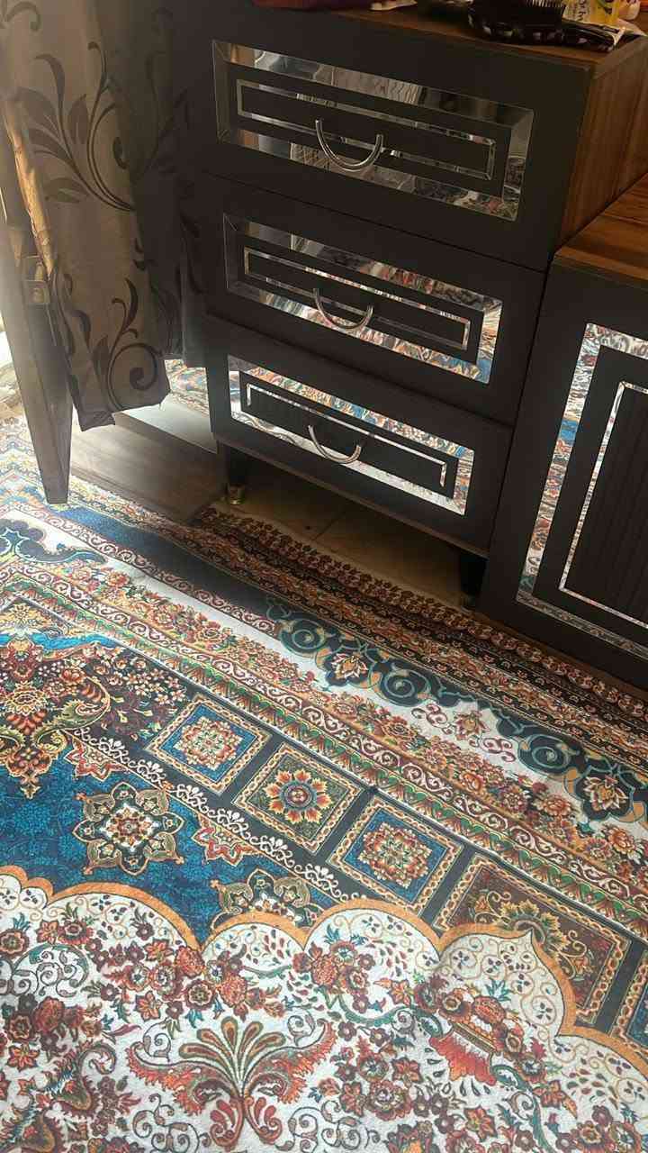 اسلام عليكم غرفة اخشاب البيع غرفة نضيفة حيل 9قطع جاهزة مكان براقي حيل نضيفات قرفة مفتوحة مرة وحدة 
كنتور مقسم 6بيبان ميز جاهز مراية جاهزة تاخذ غرقة تترحملي مكاني بغداد حي نصر سياحي *********** 600بيهة مجال
