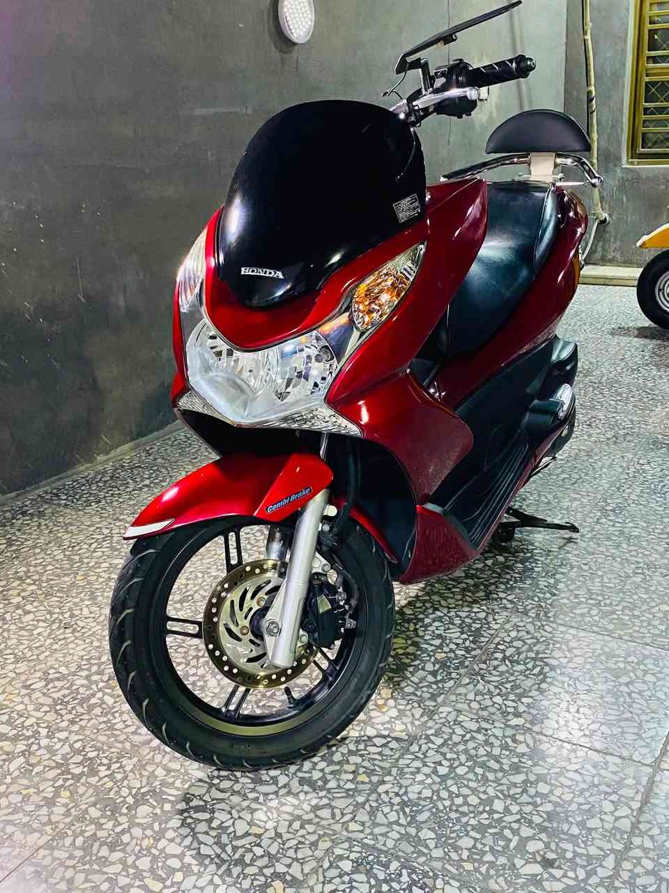 السلام عليكم للبيع دراجه pcx جيل الاول ماشية 42 الف دراجه مأخذها رمبه وعلى ايدي شوفت عينك حجم مكينه 150 ياباني اصلي دراجه كامله استان كهربائي حساس ازدحام دراجه جديدة احلا من الصور مكان بغداد الكمالية شارع سبعين قرب جامع الزركان 

***********

تونسو على النضافة
