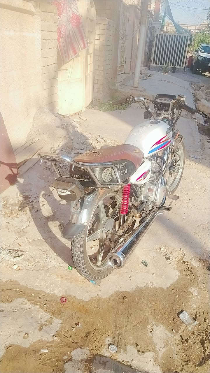 السلام عليكم تفاصيل كلها بالفيديو ورجاء مو شراي لا يظل يعامل سعر الدراجه 475 وبيها مجالللطيبين والشراي خابر وبيه خير ويتدلل *********** مكان الدراجه بغداد حي اور
