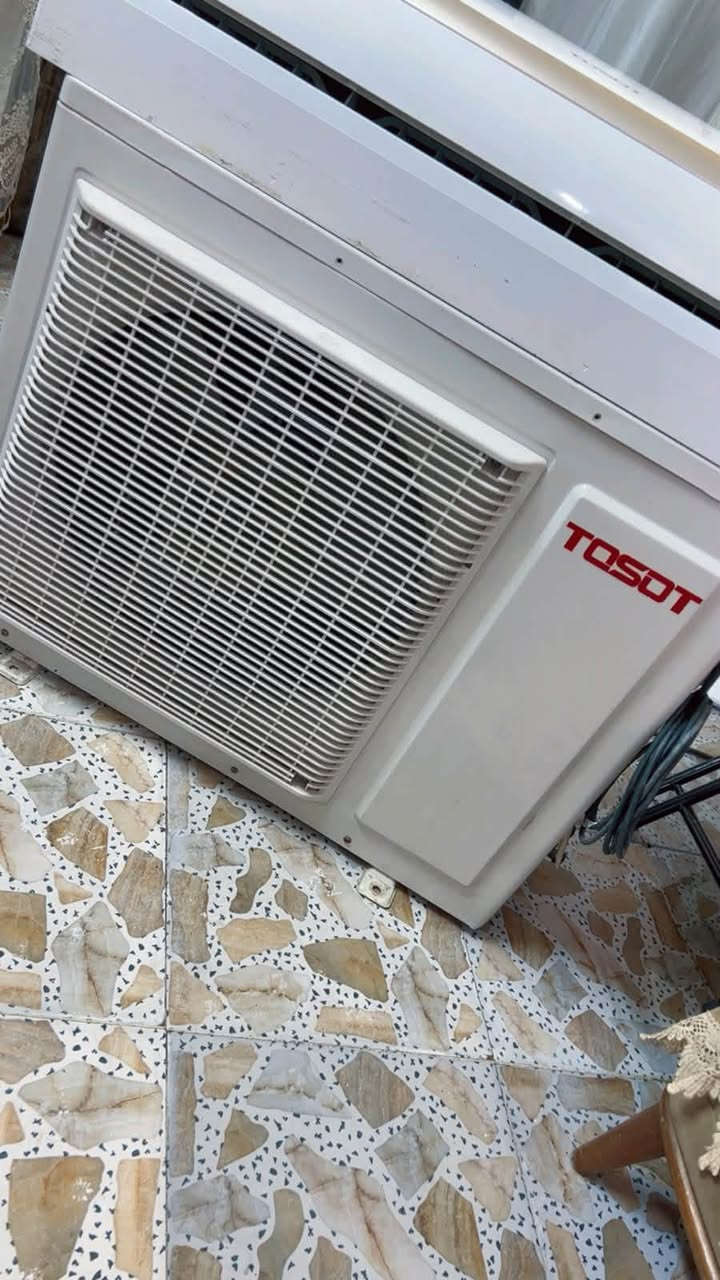 السلام عليكم اخوان سبلت للبيع نوع توسوت طن ونص السبلت بعده جديد مستعمل قليل نظافه 90/100 كامل مكمل غاز مفول وعل فحص ماطور T3 بلادي تبريده ثلج ☃️❄️🧊 تدفئه نار 🔥🐦‍🔥❤️‍🔥 السبلت راديتراته بعدهن صفر السبلت مغسول وجاهز بس شد السبلت كلشي يشتغل بي حساسات موزعات السبلت مع كامل ملحقاته بواري وايرات ريمونت السبلت بلادي مكفول من فتحت البرغي
السبلت تاخذه من باب بيتي وبي ضمان 
التوسوت معروف بتبريده وتدفعه القوي 
السعر : 350 وبي مجال كلش بسيط 
للاتصال : ***********
الموقع : بغداد شارع فلسطين
