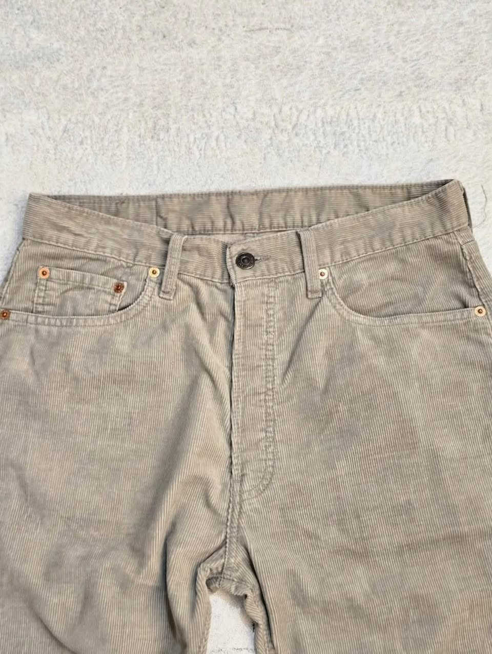 بنطلون مخمل مضلع قديفة كلاسيكي من انتاج شركة Levis
القياس 32 
طول 114
السعر 25 
النظافة 100%
للحجز خاص او واتس اب ***********
