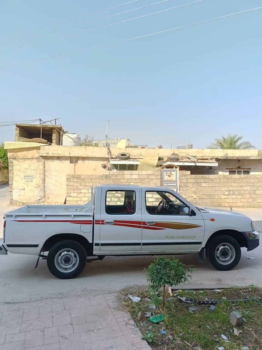 نیسان مۆدێل2008ێابانی
سعری خوار بازاڕ110گەڵا
بێ بۆێاخ کارتوساردی هە ێە دەبڵ گێچ چوارجام کارە بای
ناوسور چوارتاێەی تازە بۆ بەسراوە
سەنەوی تەواو بوە ژینگەی پێشوی دراوە
گێڕو مە کینە واکسل بە شەرت فیتر
تە قەوڕەقەو ساردوگەرمی بە شەرت
سەێارە کە مەسرە فی تێانیە 
هە مو گێانی بە زمان دە فرۆشم ماڵی دۆستە
ژم***********
***********شوێن سیدسادق السليمانية, العراق

